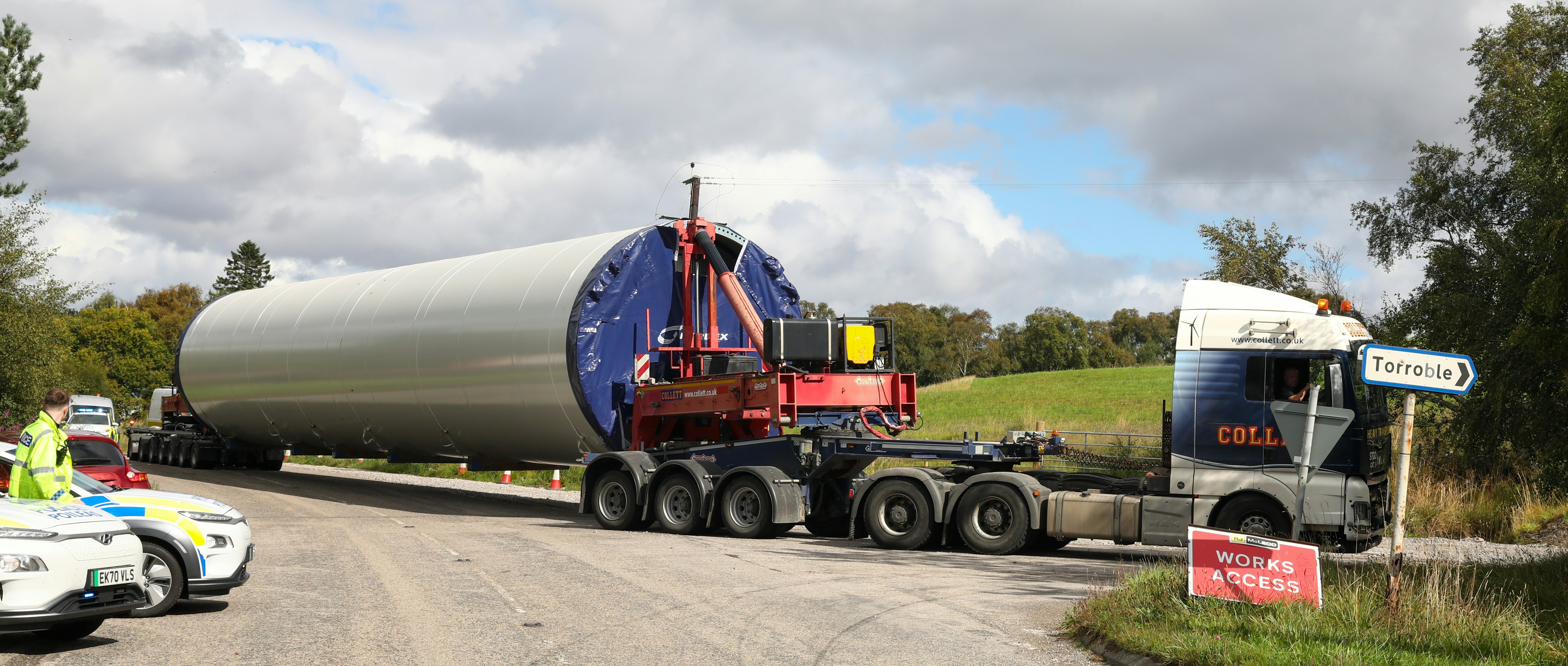 Wind turbine blade on transport truck - Free Photo on Unsplash