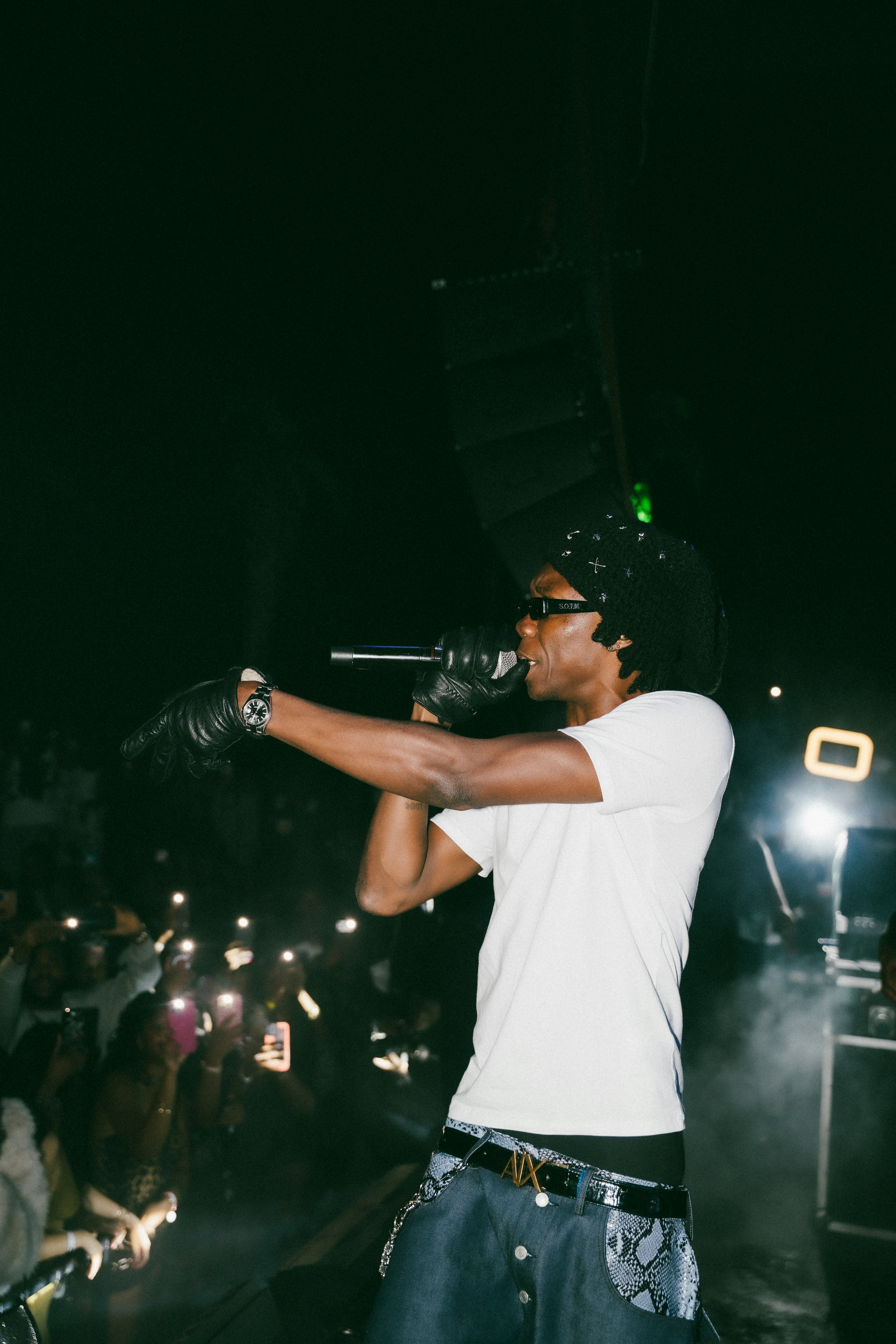 Person singing into microphone on stage - Free Photo on Unsplash