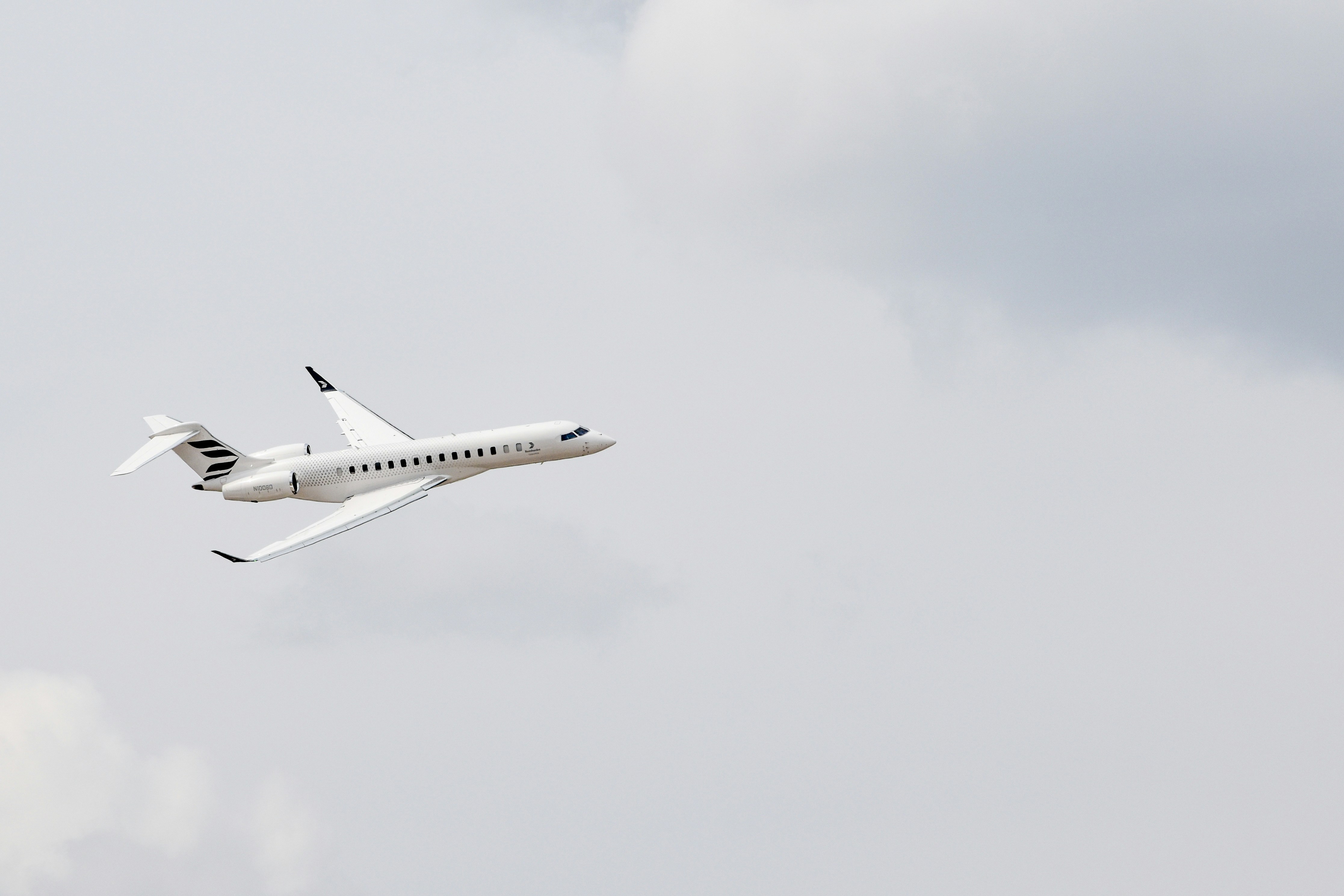 White private jet in cloudy sky - Free Photo on Unsplash