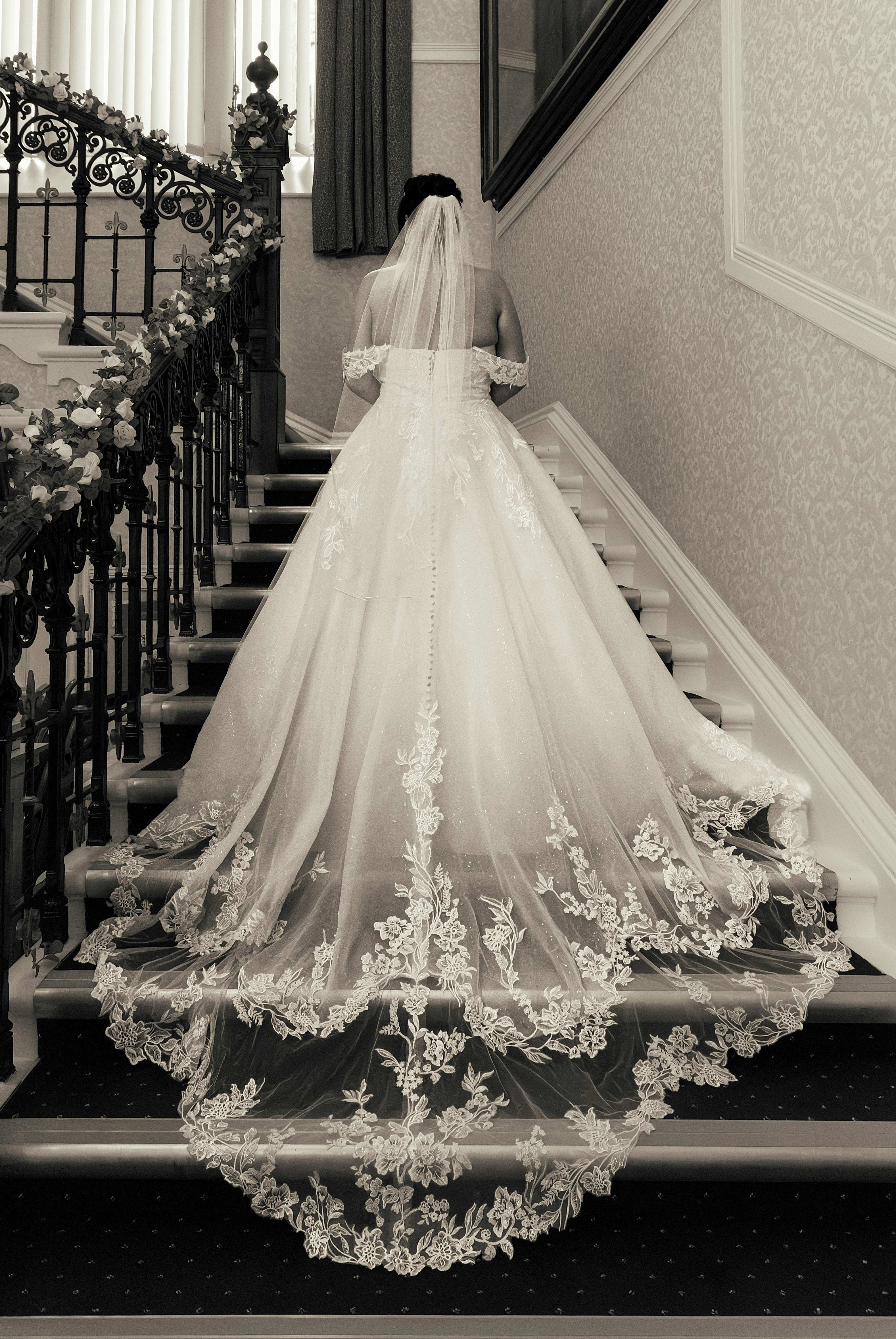 Bride in lace wedding dress - Free Photo on Unsplash