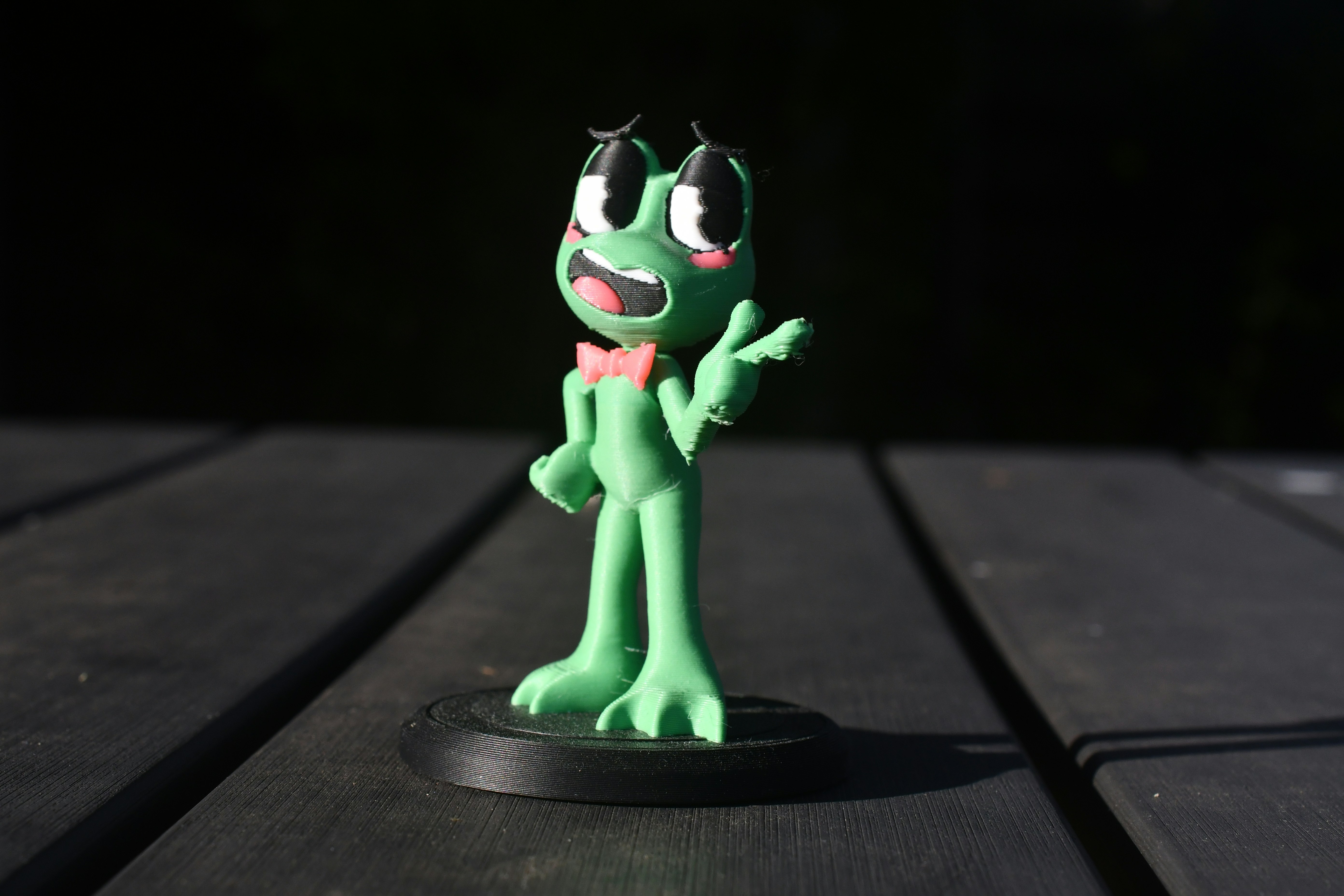 Green frog figurine with bow tie - Free Photo on Unsplash