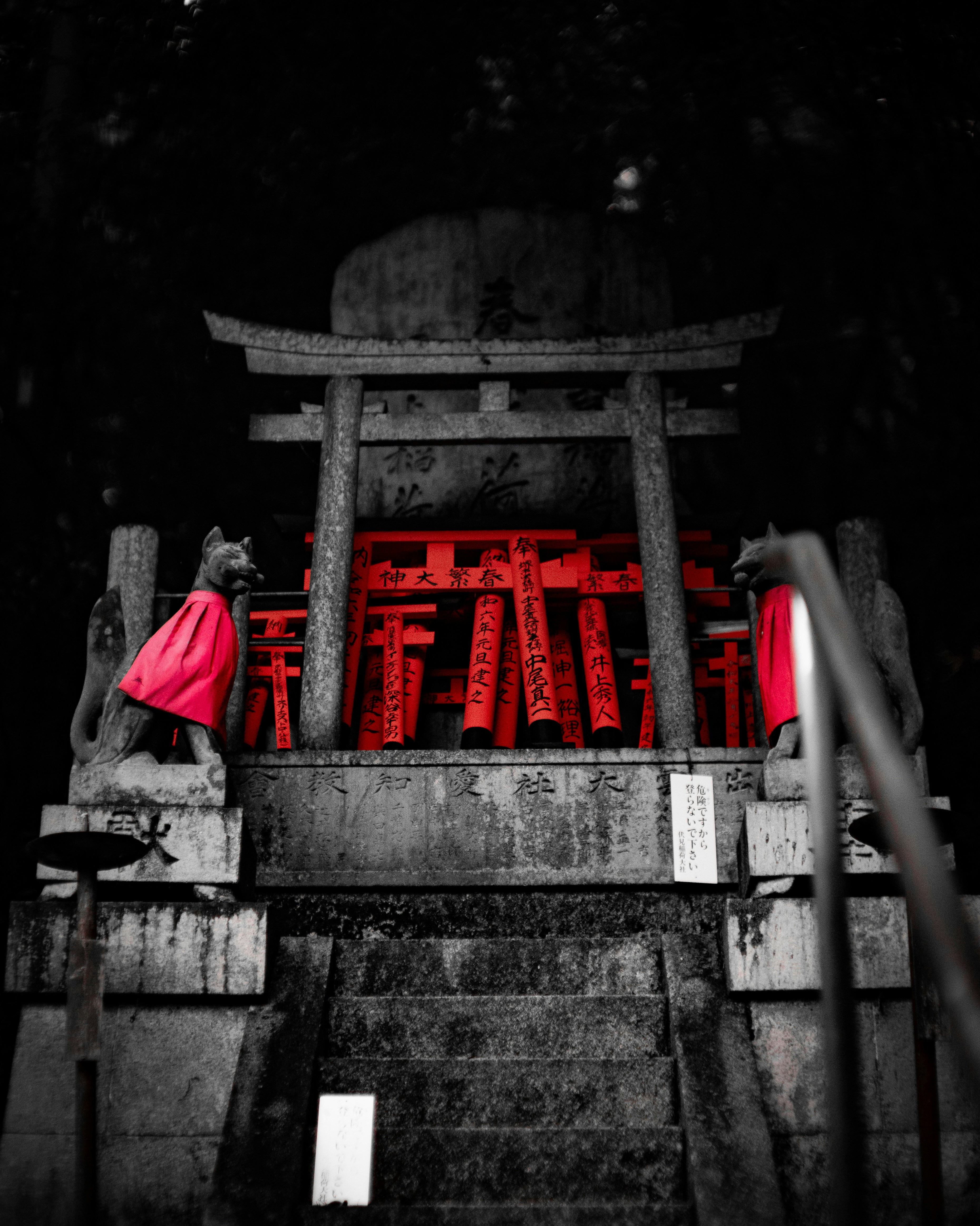 Fox statues at Fushimi Inari Shrine - Free Photo on Unsplash