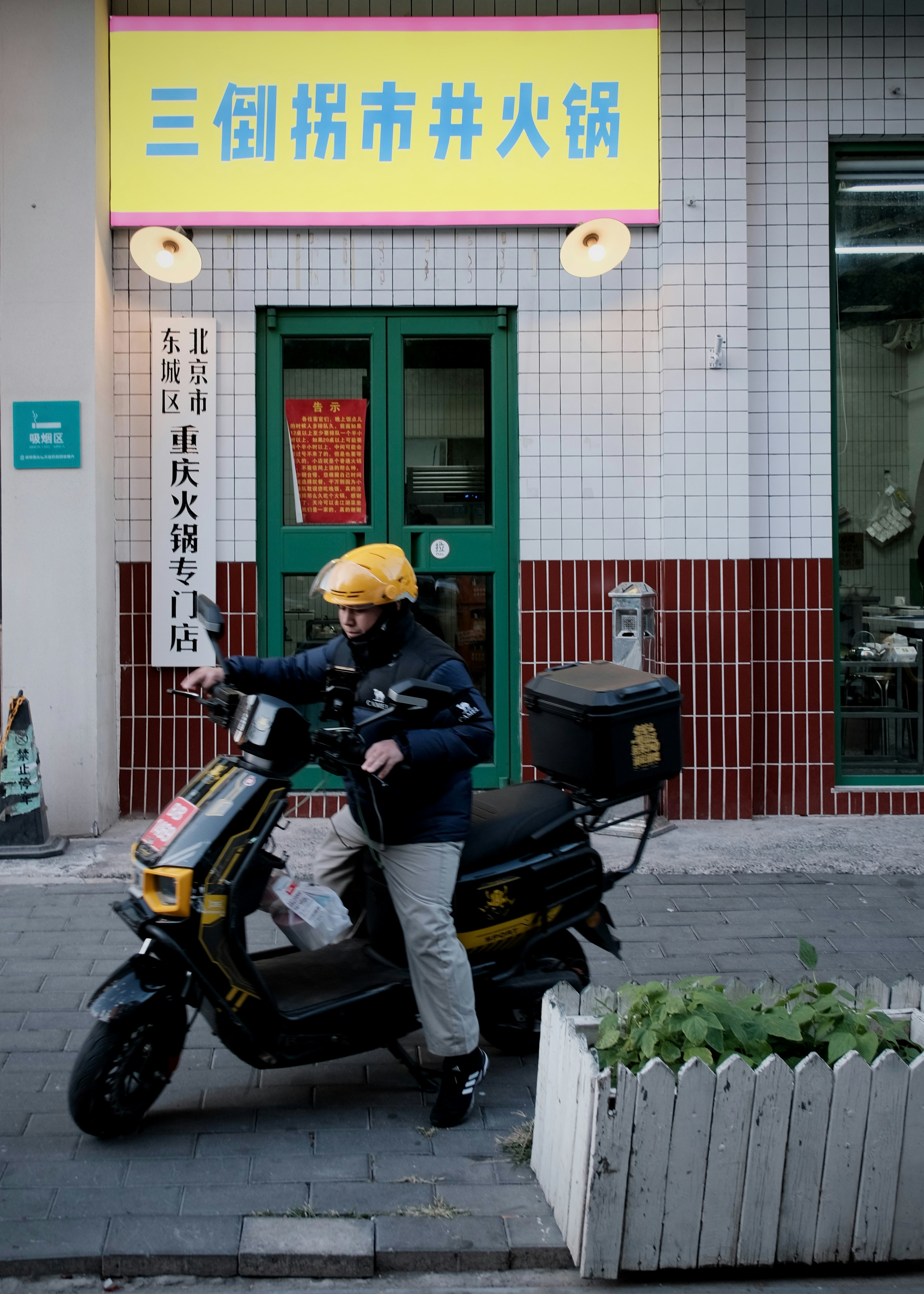Delivery person on scooter at restaurant - Free Photo on Unsplash