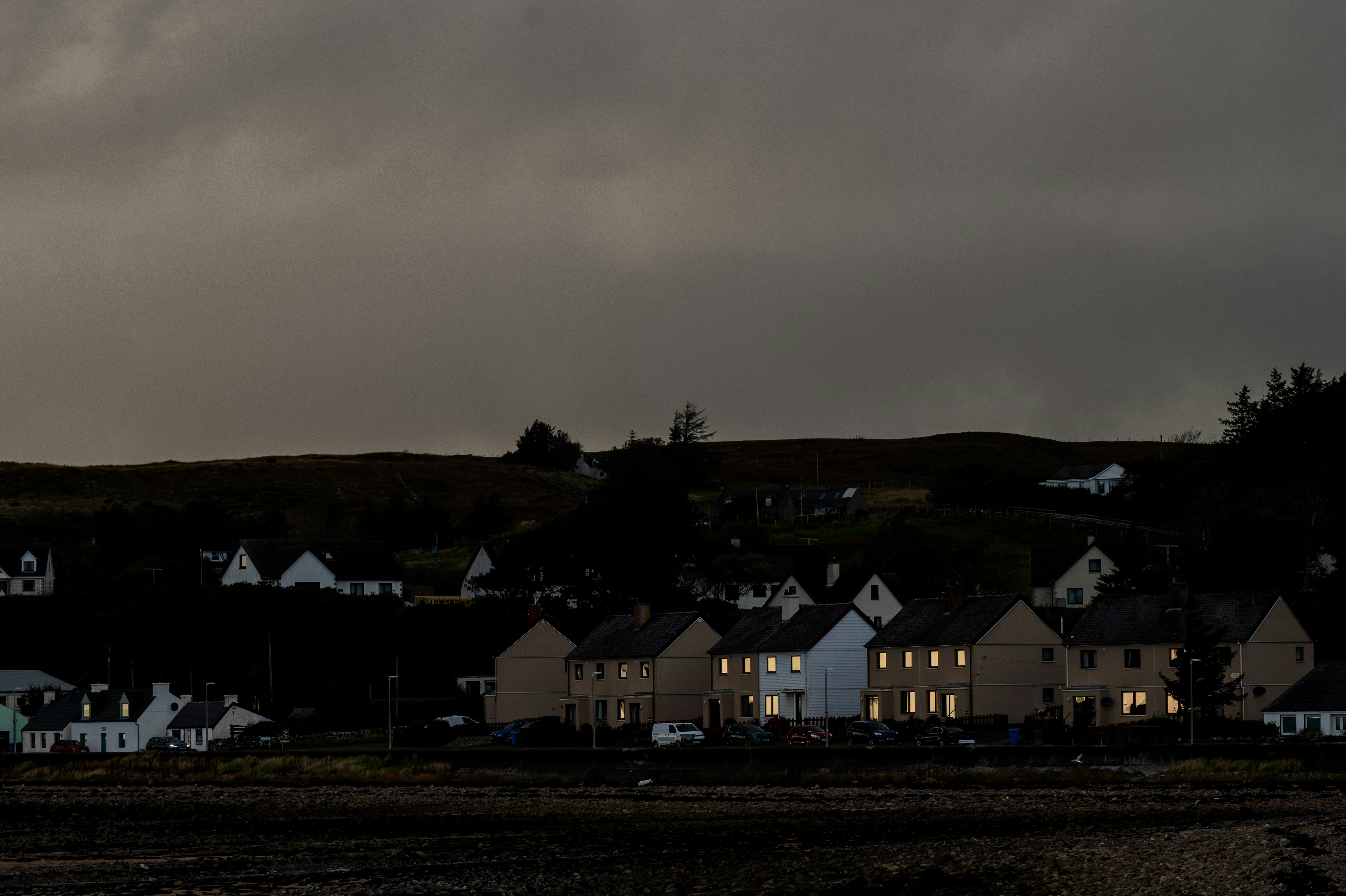 Houses with glowing windows at dusk - Free Photo on Unsplash