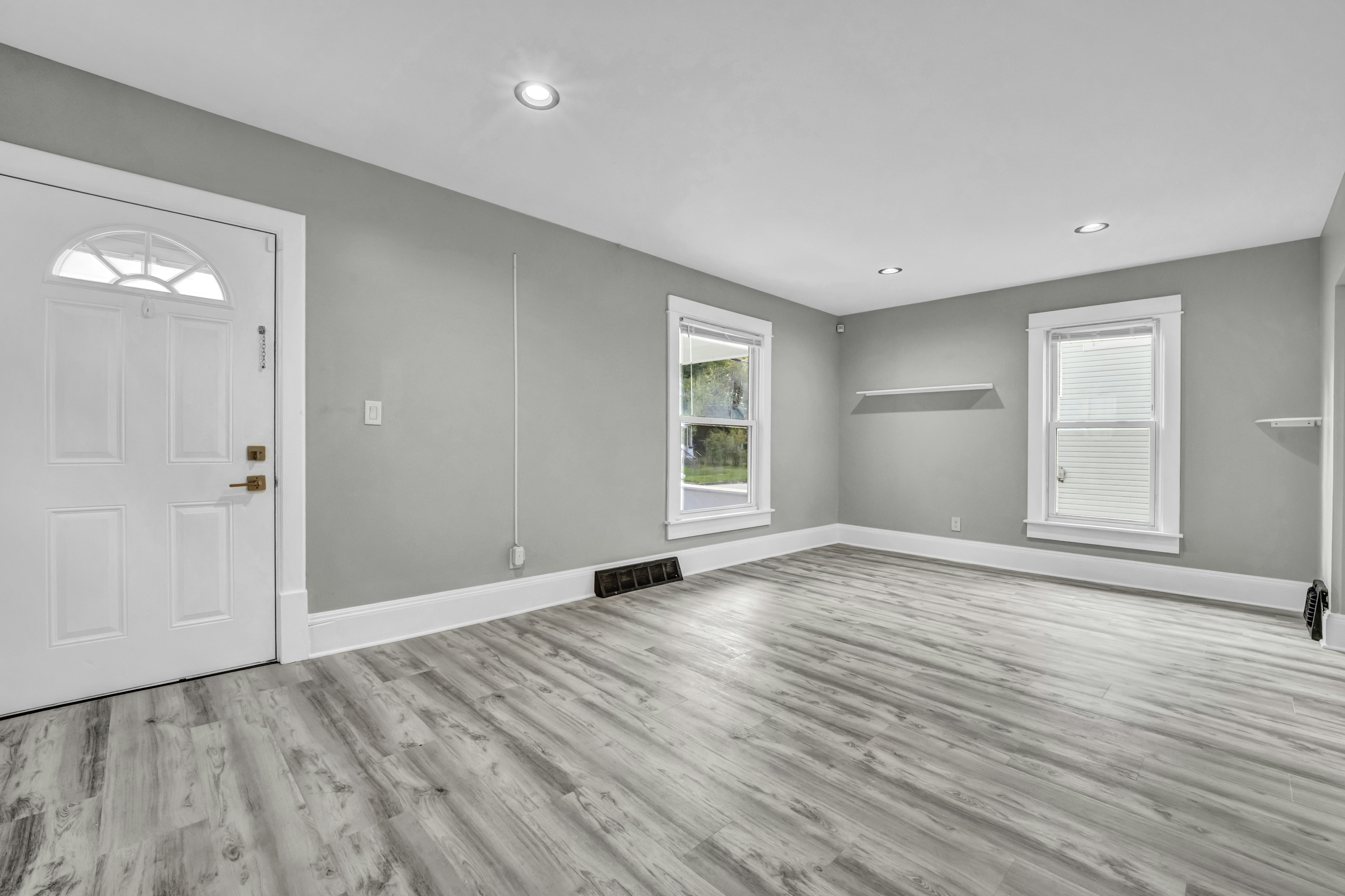 Empty room with grey walls - Free Photo on Unsplash