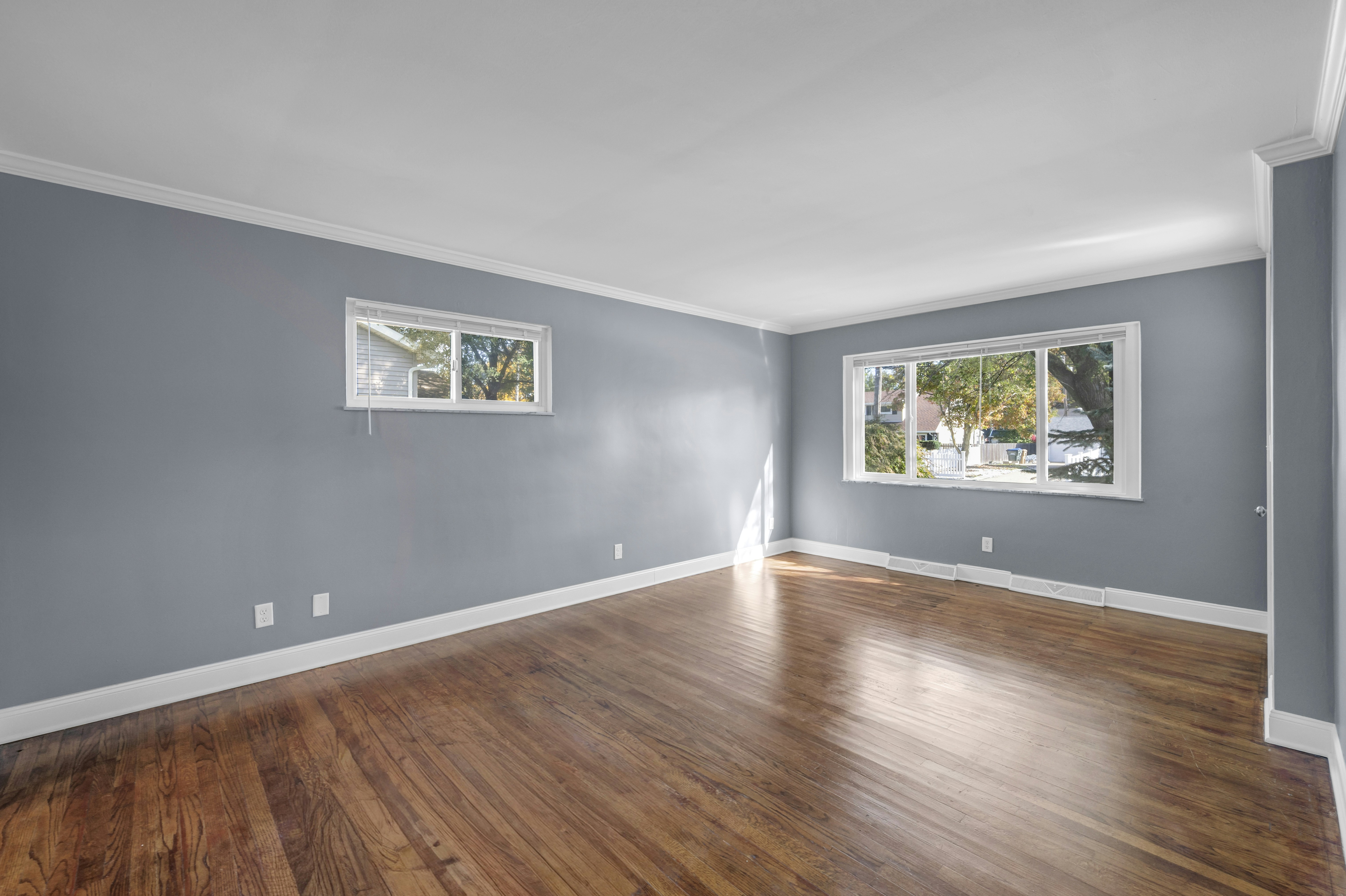 Empty room with grey walls - Free Photo on Unsplash