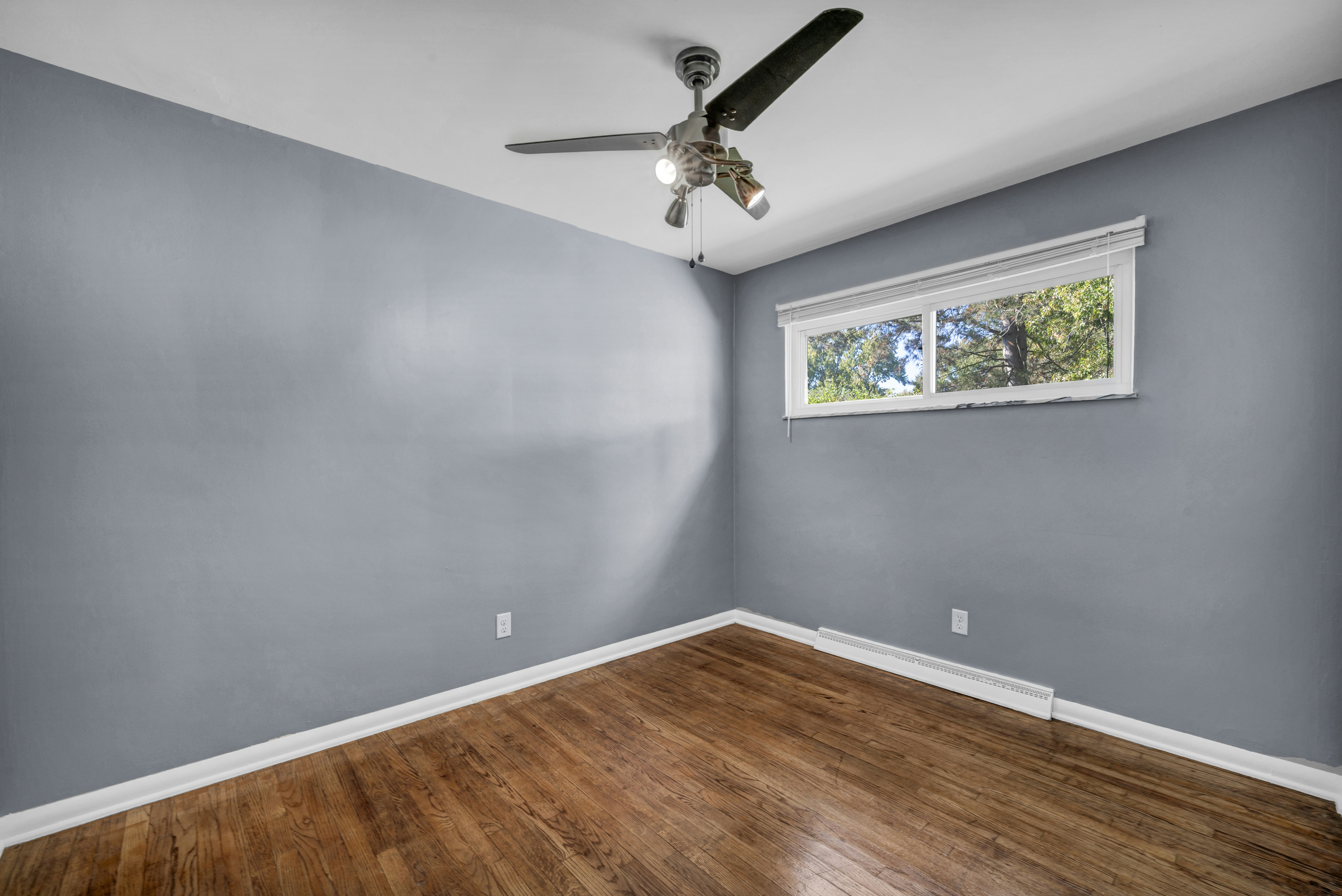 Empty room with grey walls - Free Photo on Unsplash