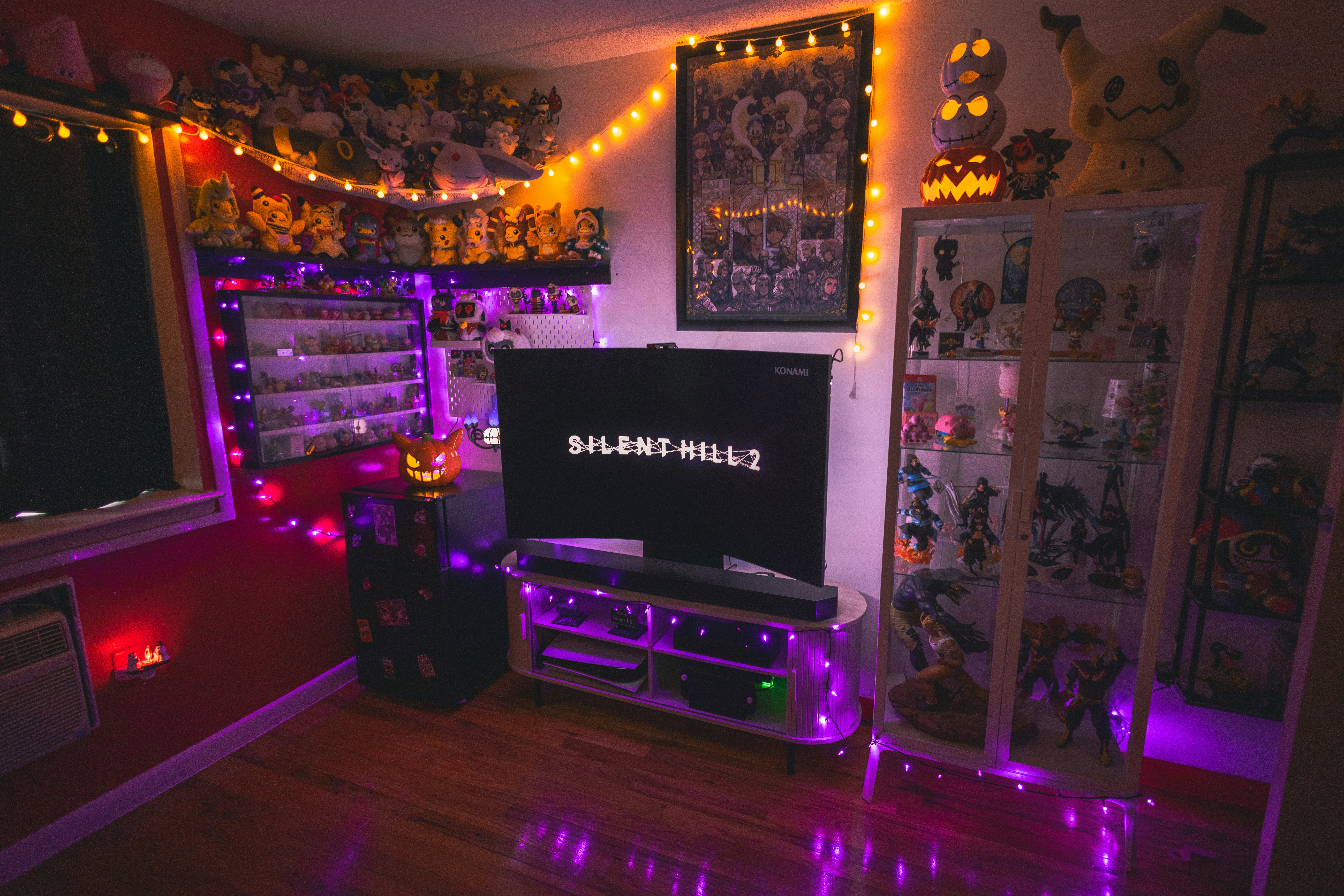 Gaming room with television and collectibles - Free Photo on Unsplash