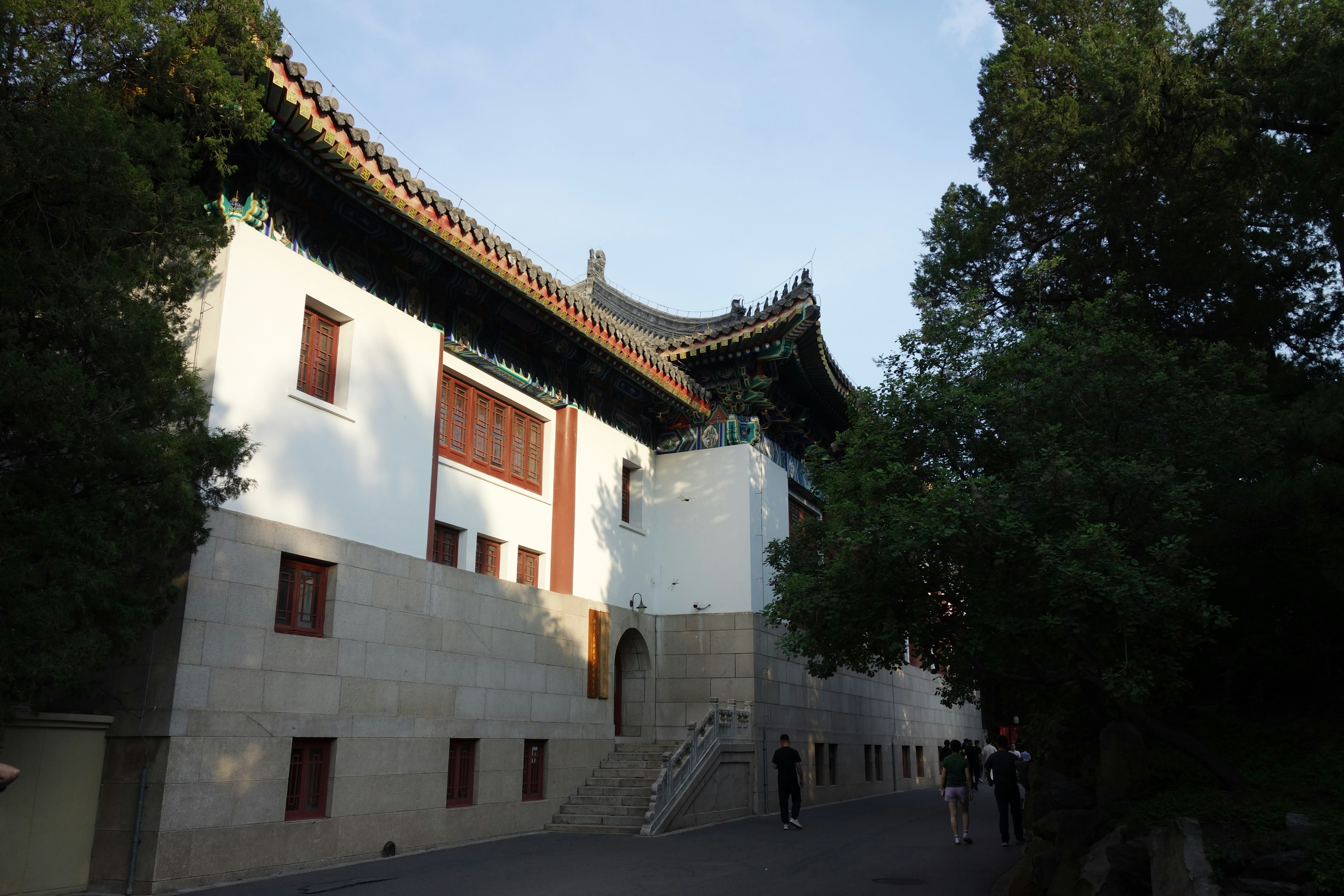 Traditional chinese building with stone path - Free Photo on Unsplash