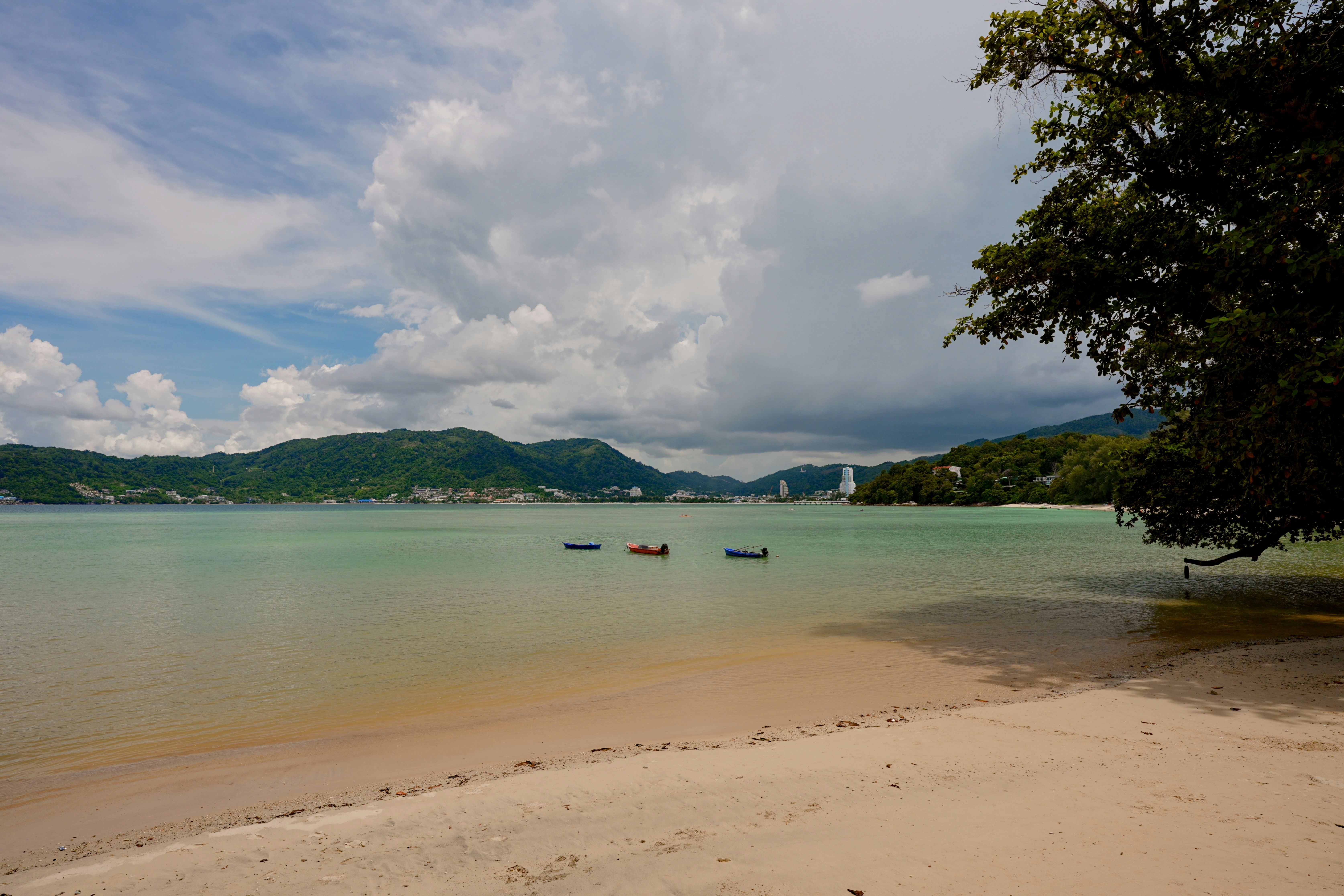 Small boats on calm tropical beach - Free Photo on Unsplash
