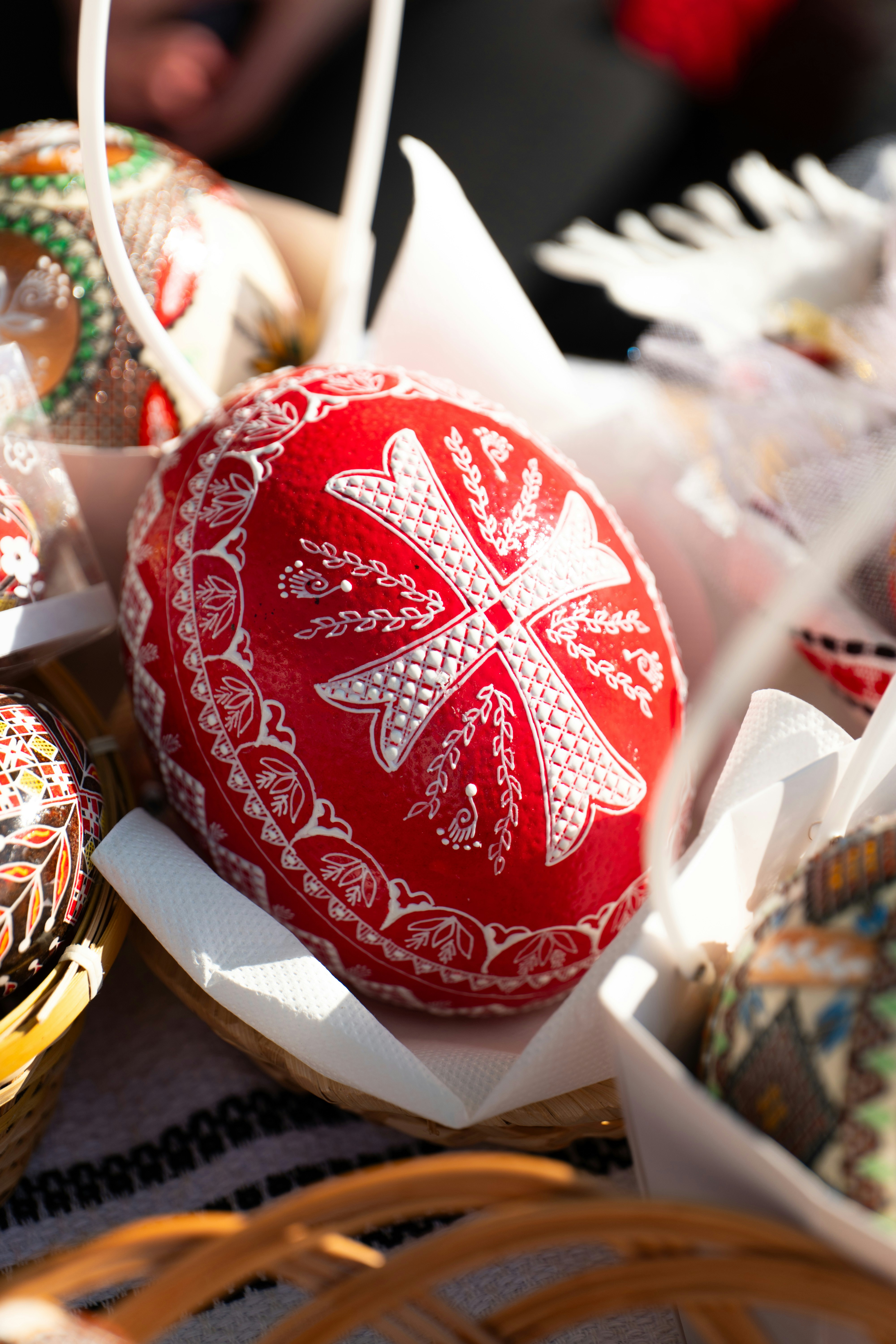 Red easter egg with white patterns - Free Photo on Unsplash
