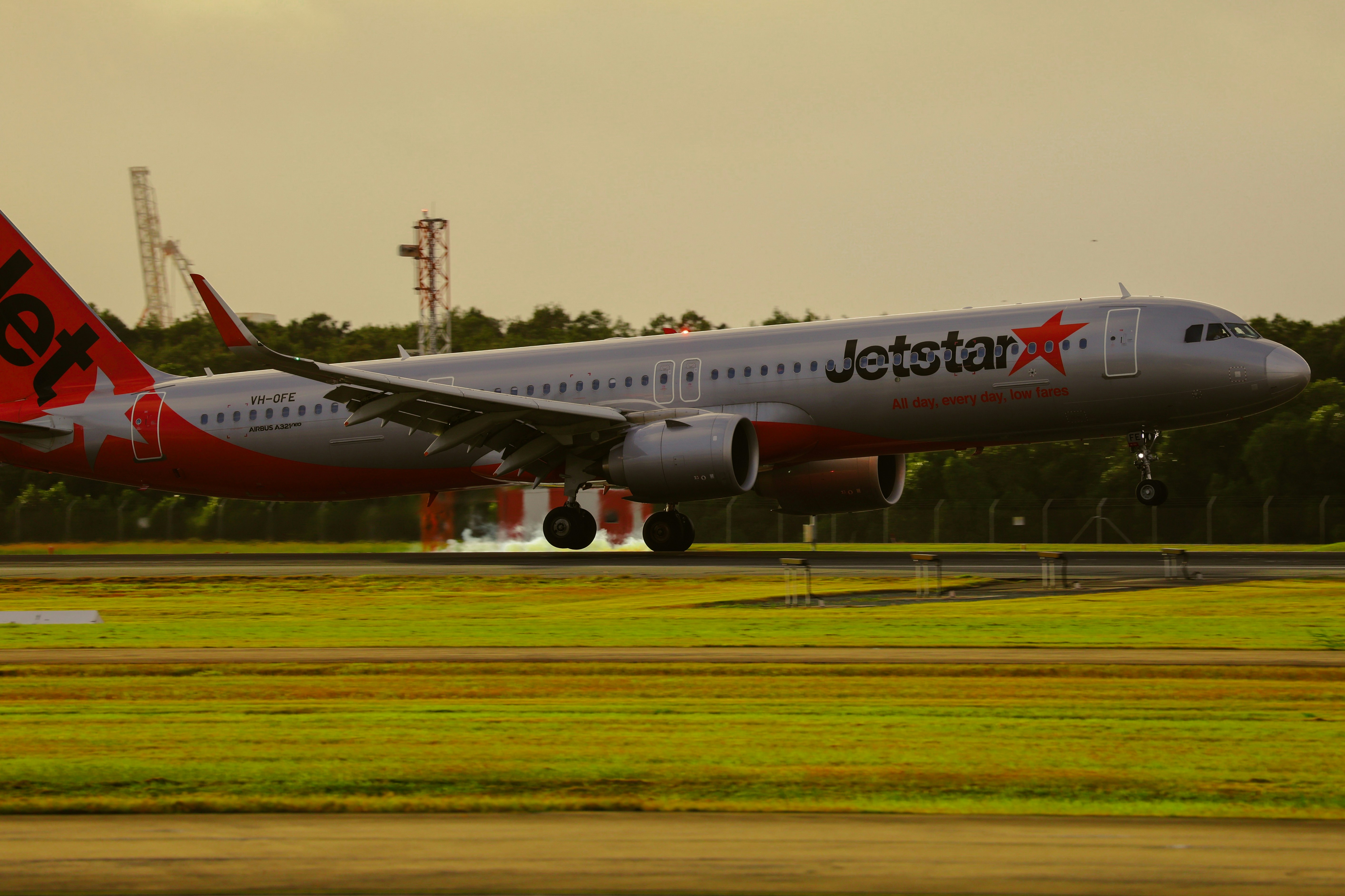 Jetstar airplane landing on runway - Free Photo on Unsplash