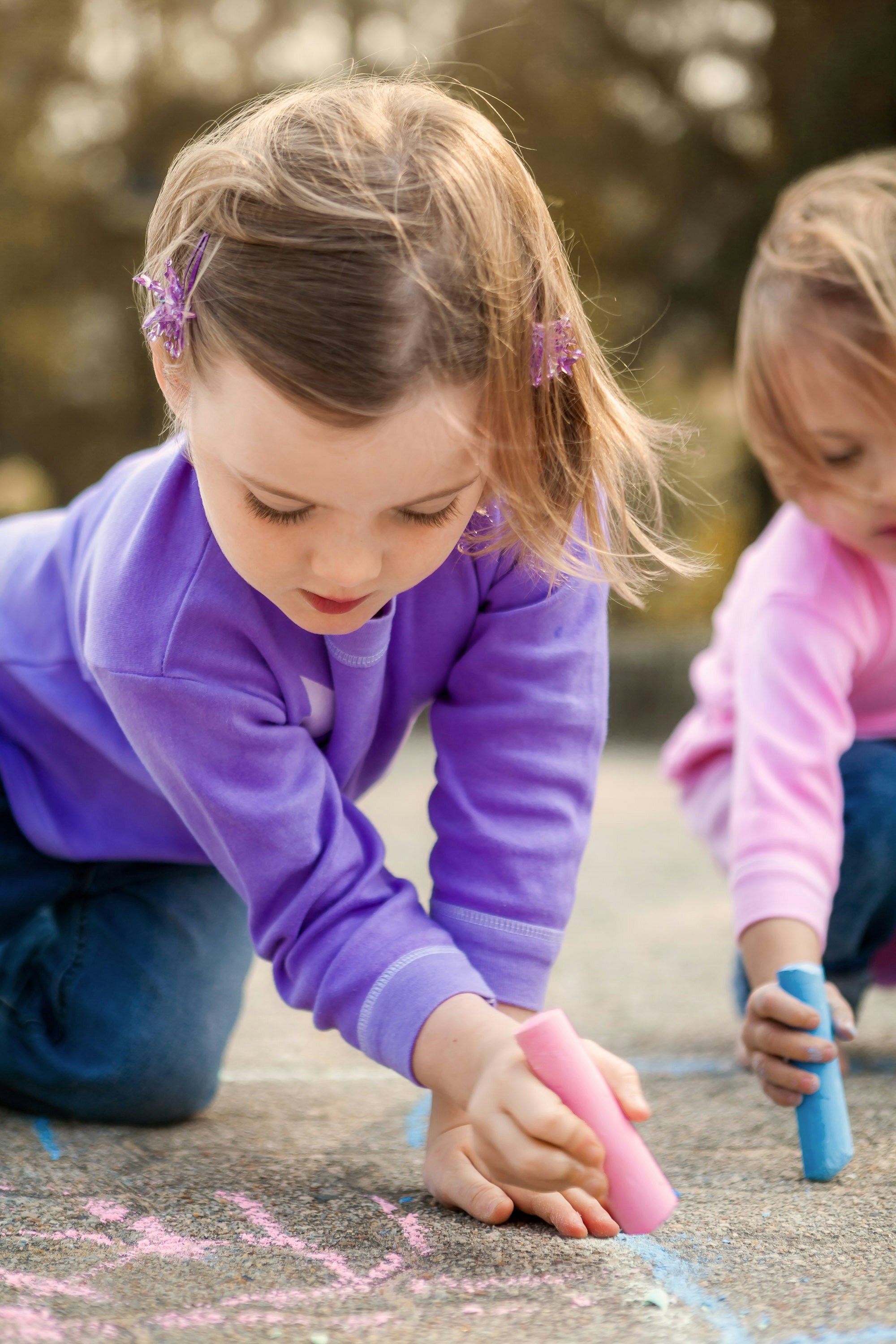 Children drawing with chalk on pavement - Free Photo on Unsplash