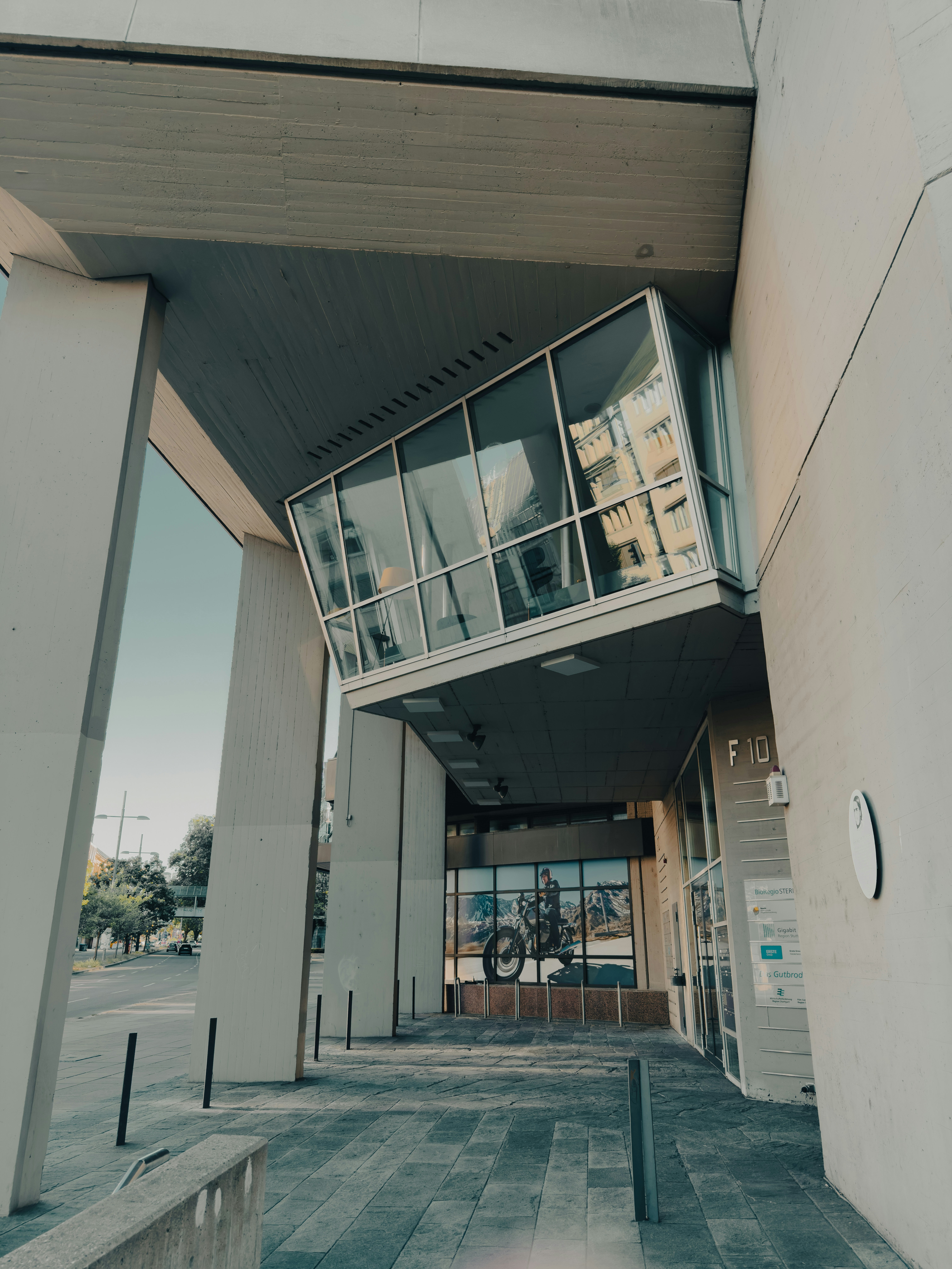 Modern concrete building with glass cantilever - Free Photo on Unsplash
