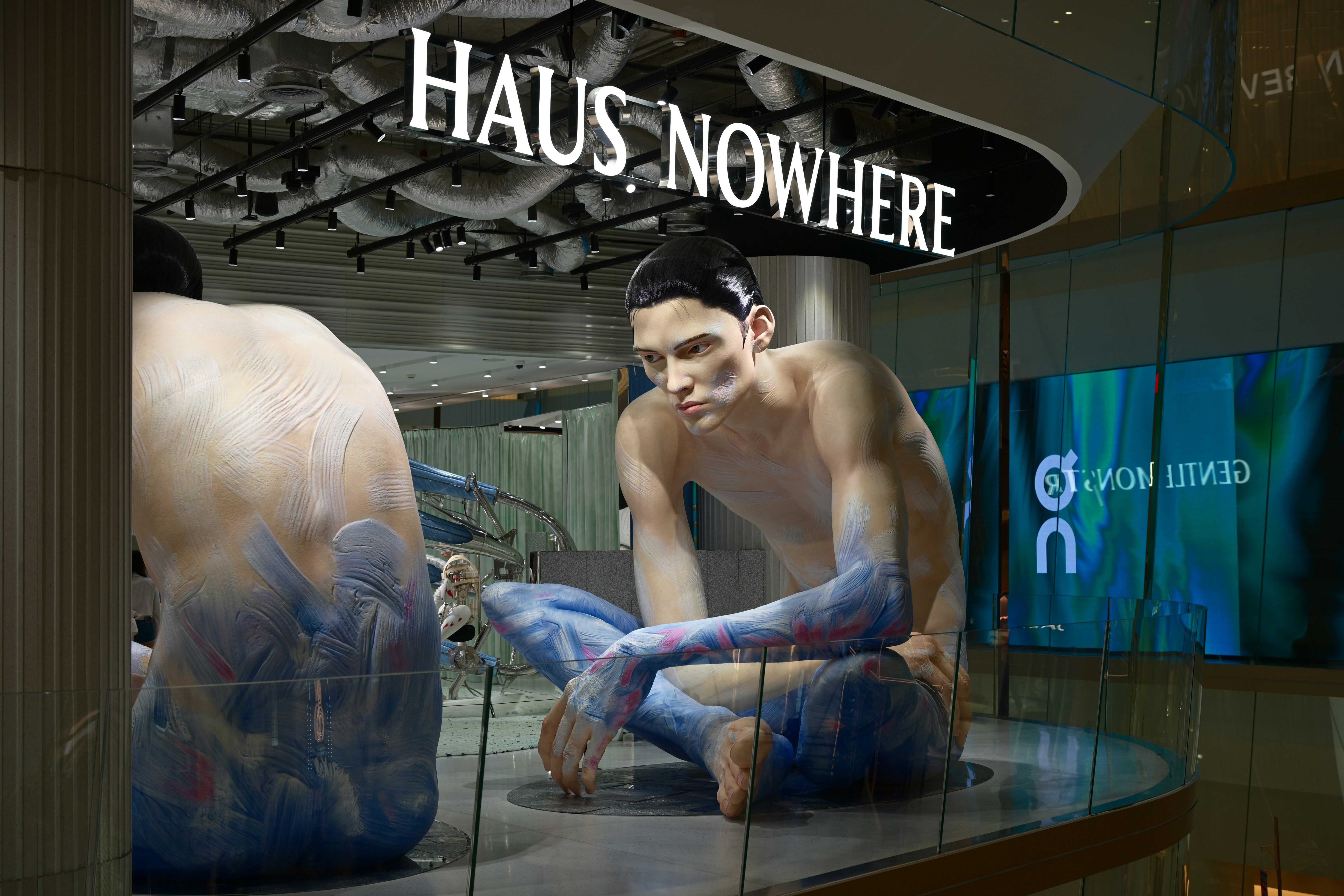 Painted human figures in store display - Free Photo on Unsplash