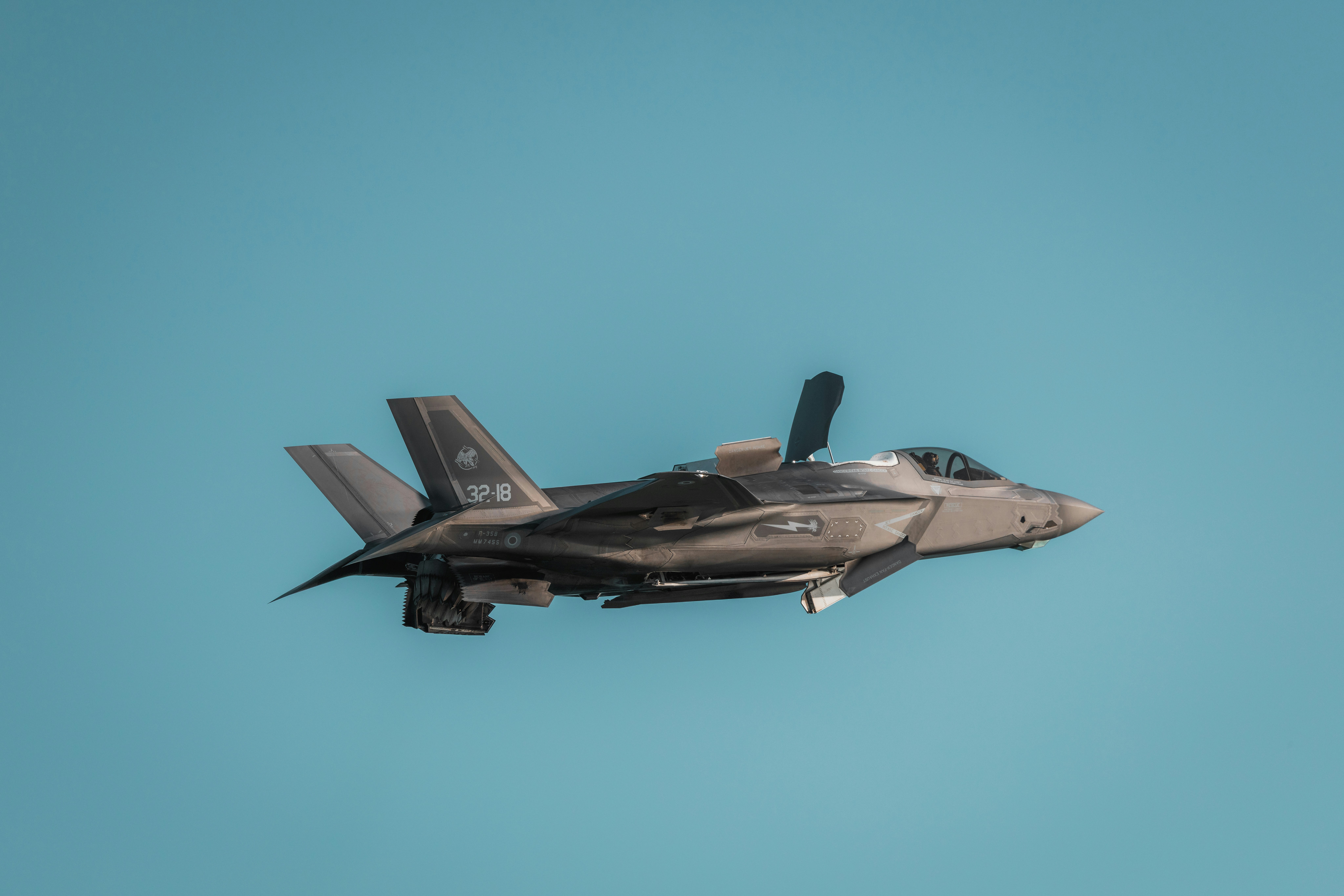 F-35 fighter jet in flight - Free Photo on Unsplash