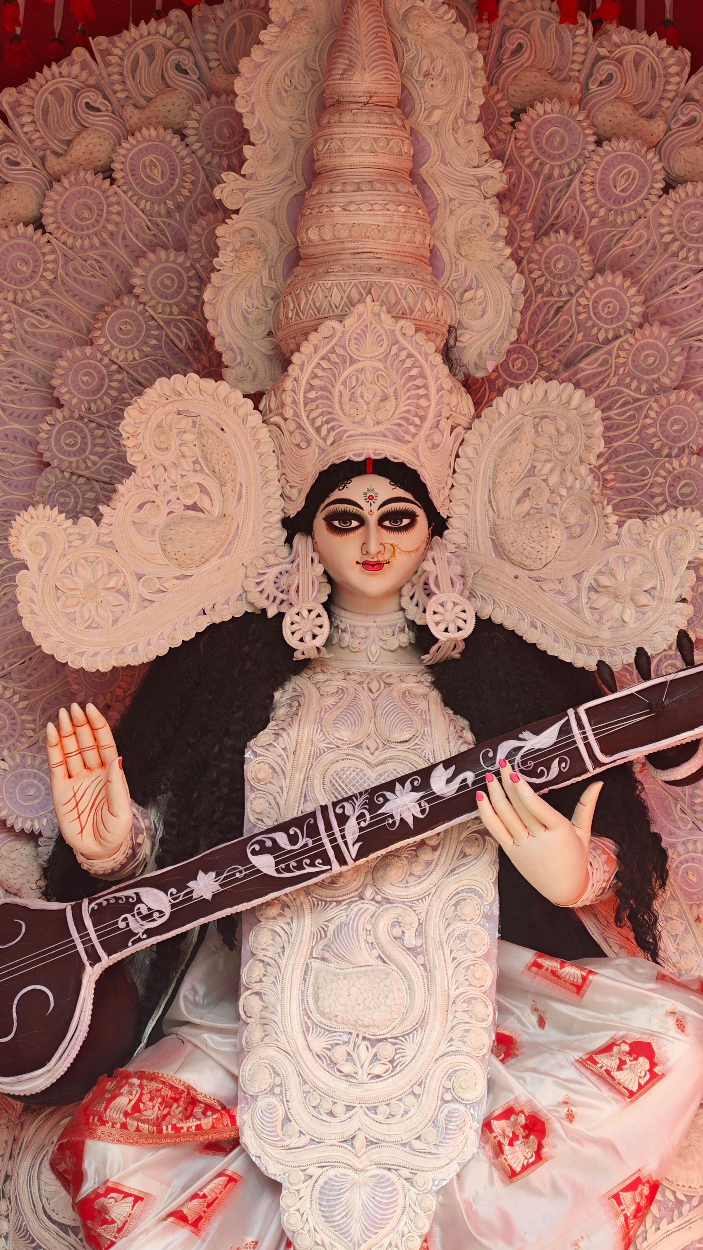 Statue of goddess Saraswati with veena - Free Photo on Unsplash