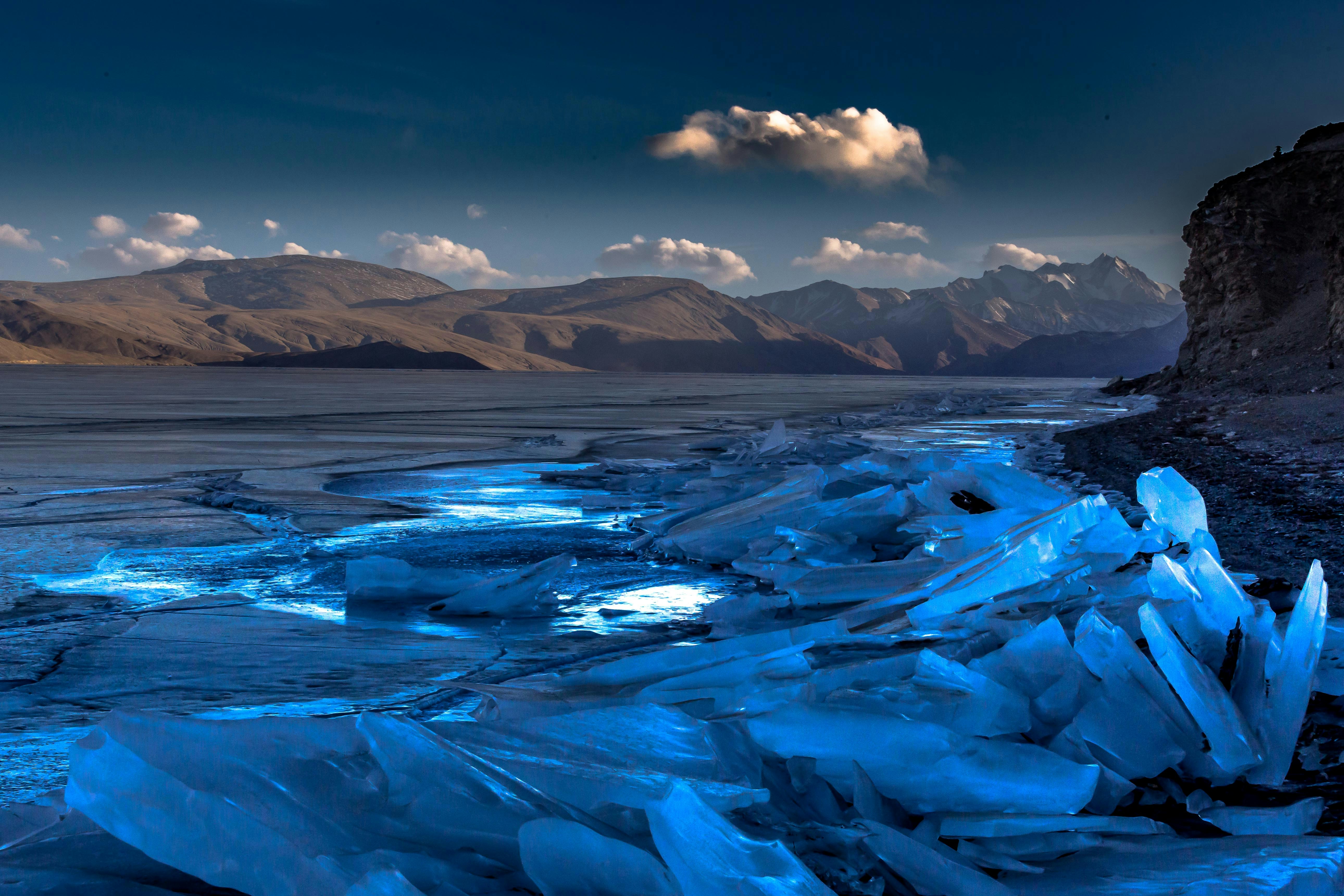 Blue ice shards on frozen lake - Free Photo on Unsplash