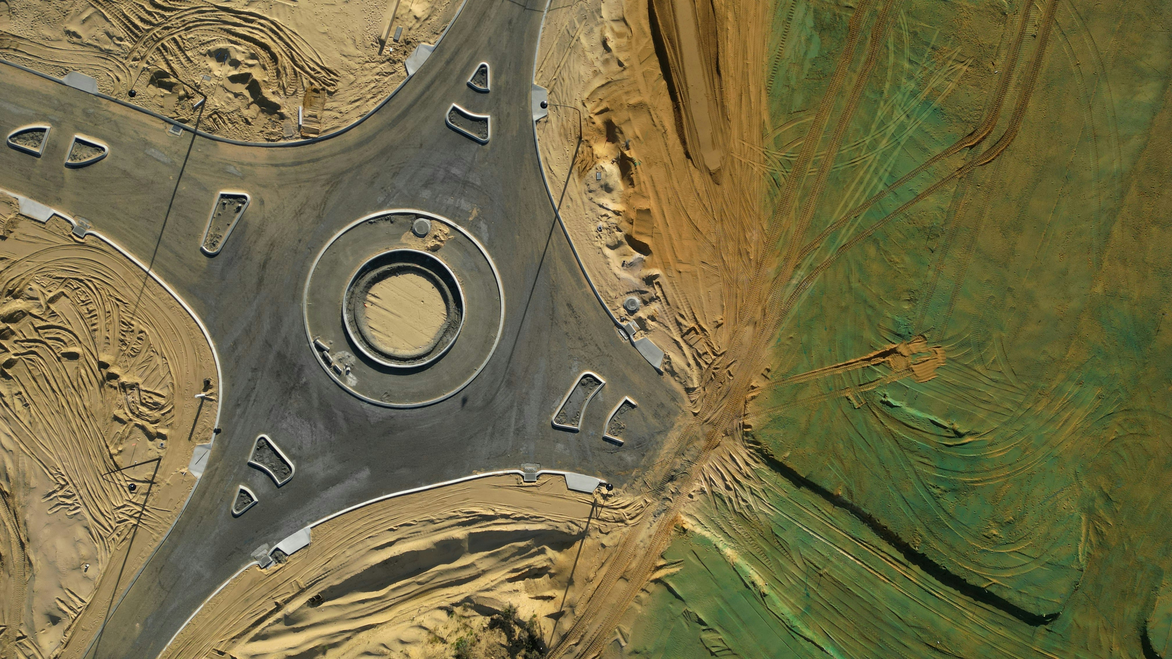 Circular road junction under construction - Free Photo on Unsplash
