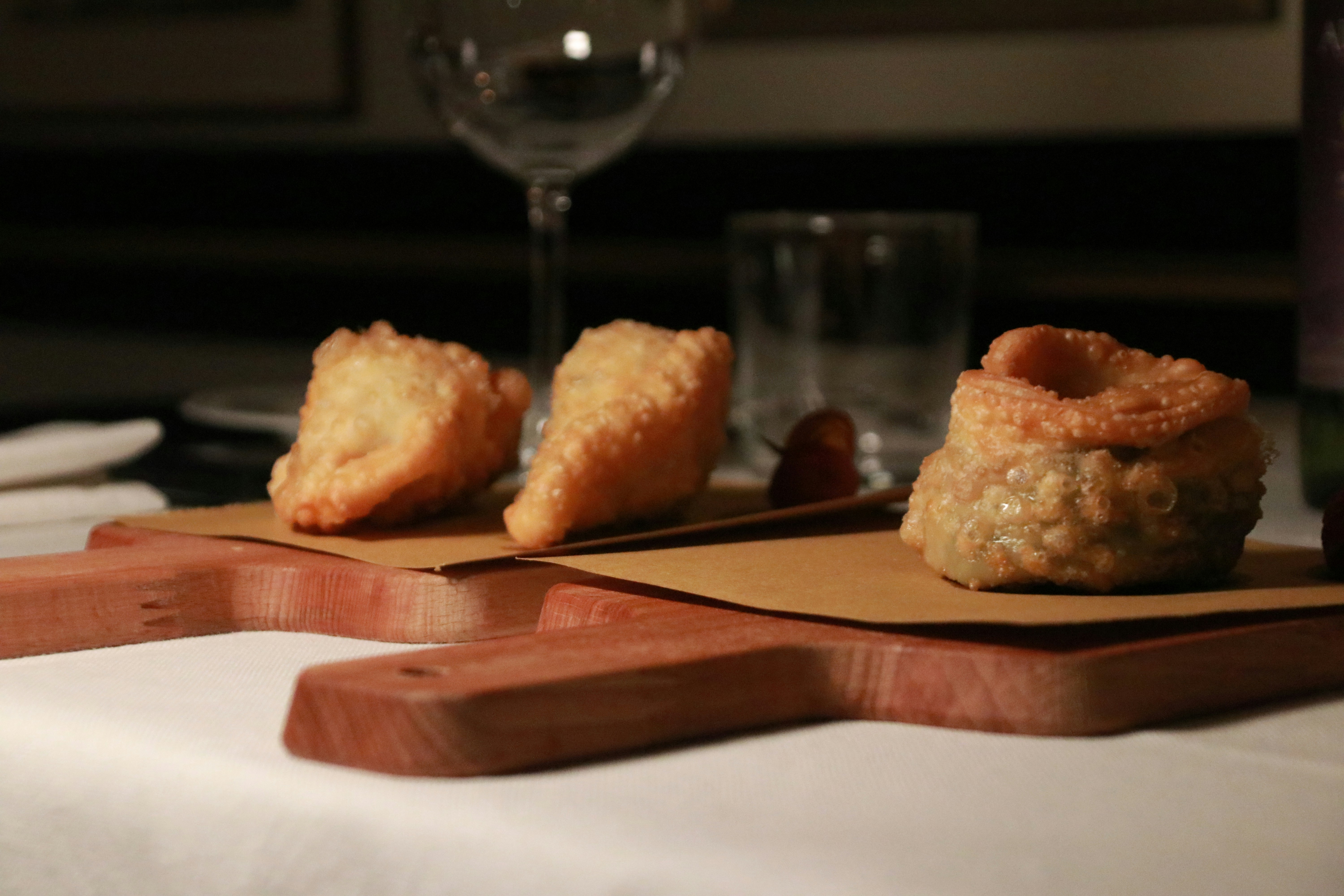 Fried appetizers on wooden boards - Free Photo on Unsplash