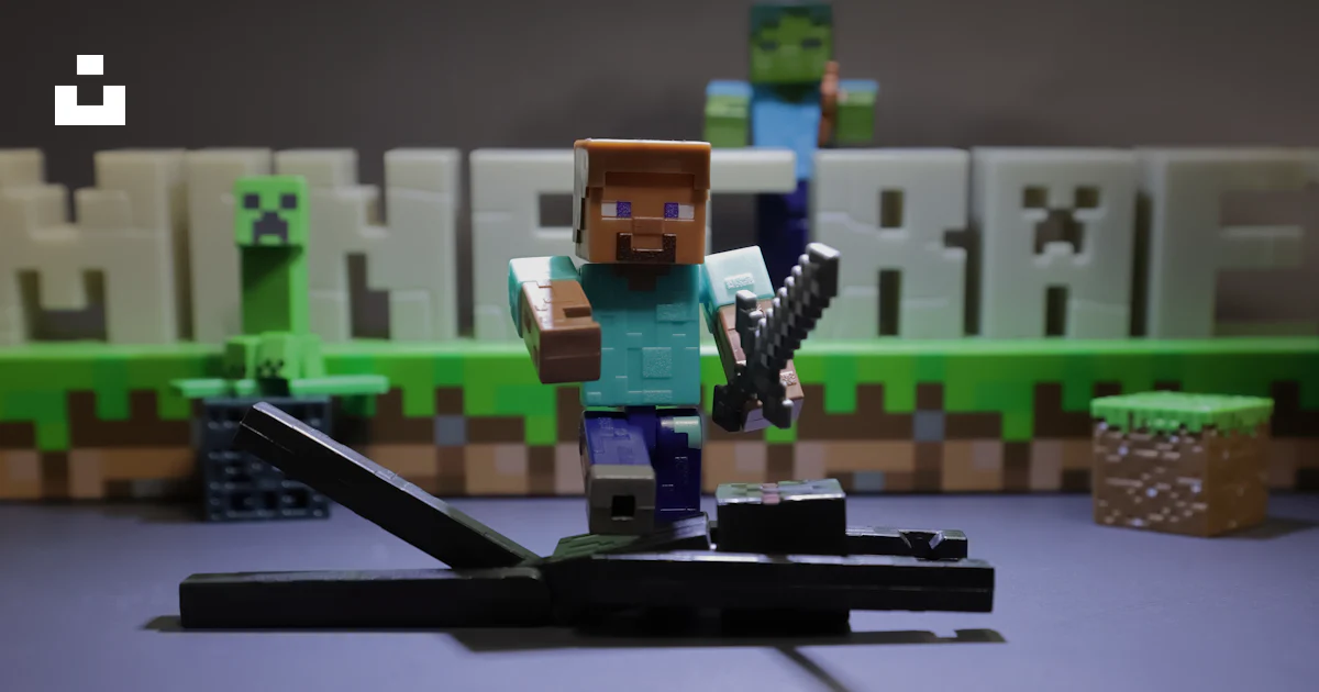 Alpha Mode Minecraft Steve action figure with toy spider - Free Photo on Unsplash