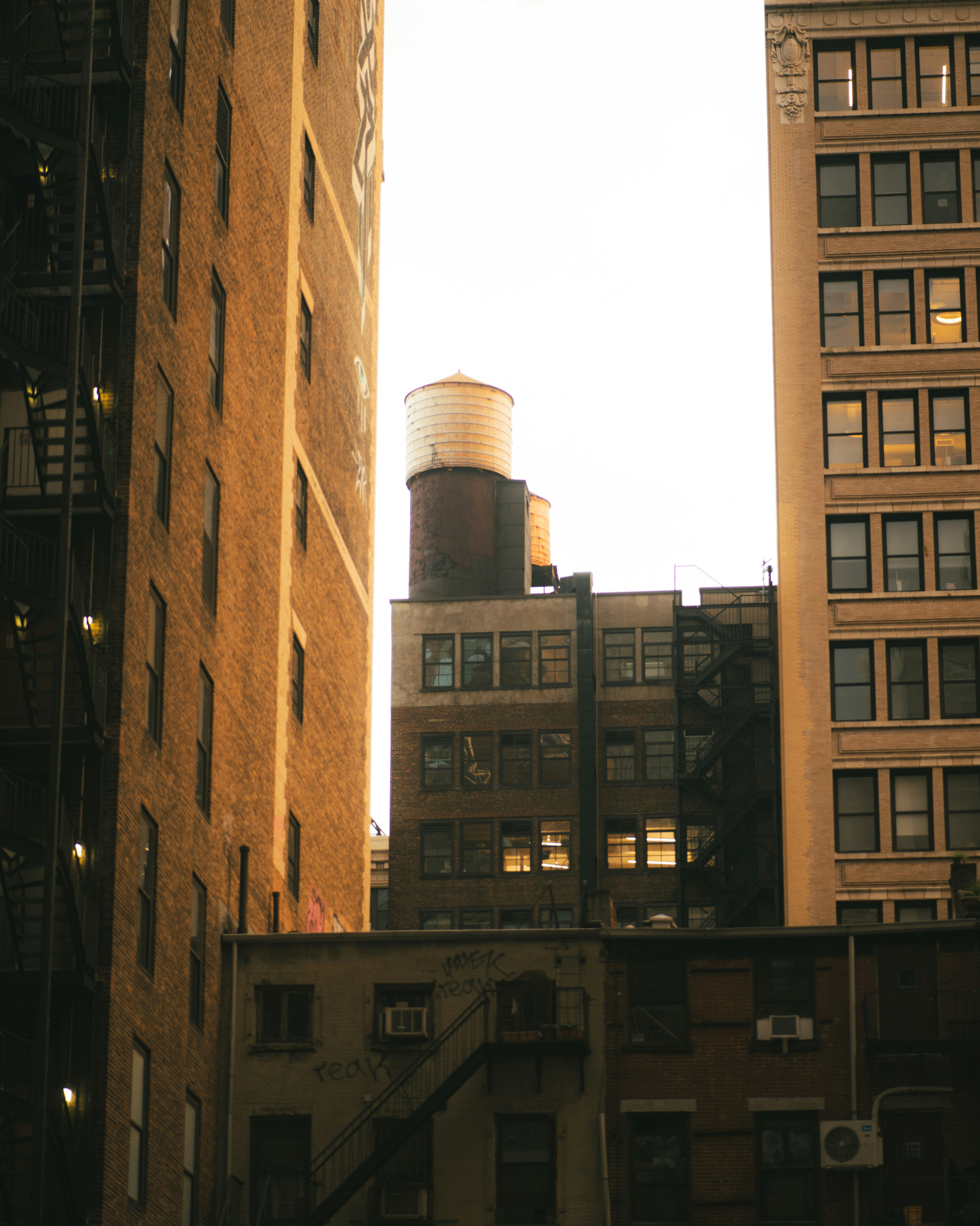 Water towers on urban brick buildings - Free Photo on Unsplash