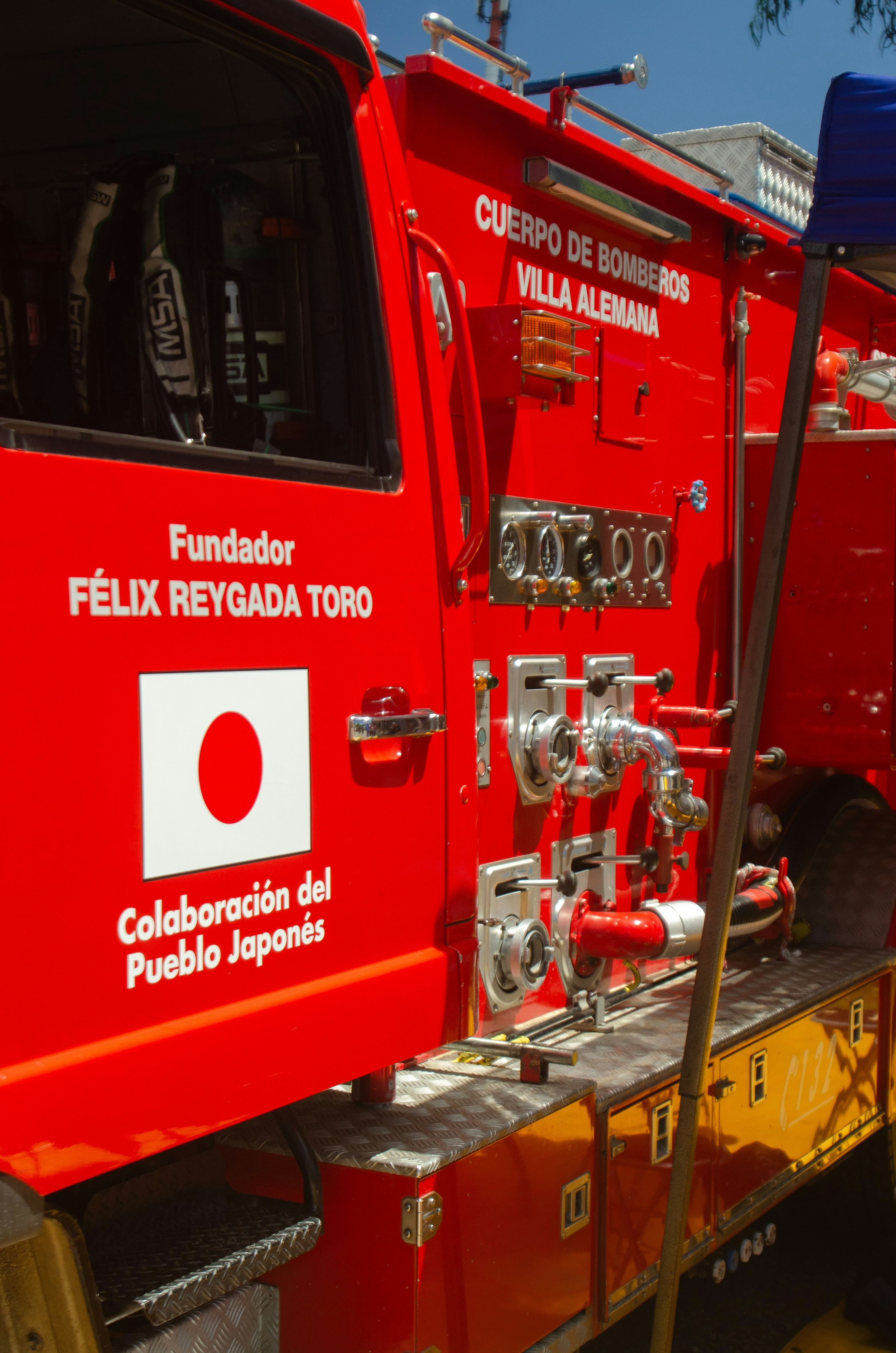 Red fire truck in Villa Alemana - Free Photo on Unsplash