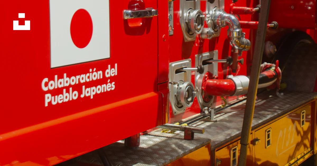 Caution Sign Fire Engine Red fire truck in Villa Alemana - Free Photo on Unsplash
