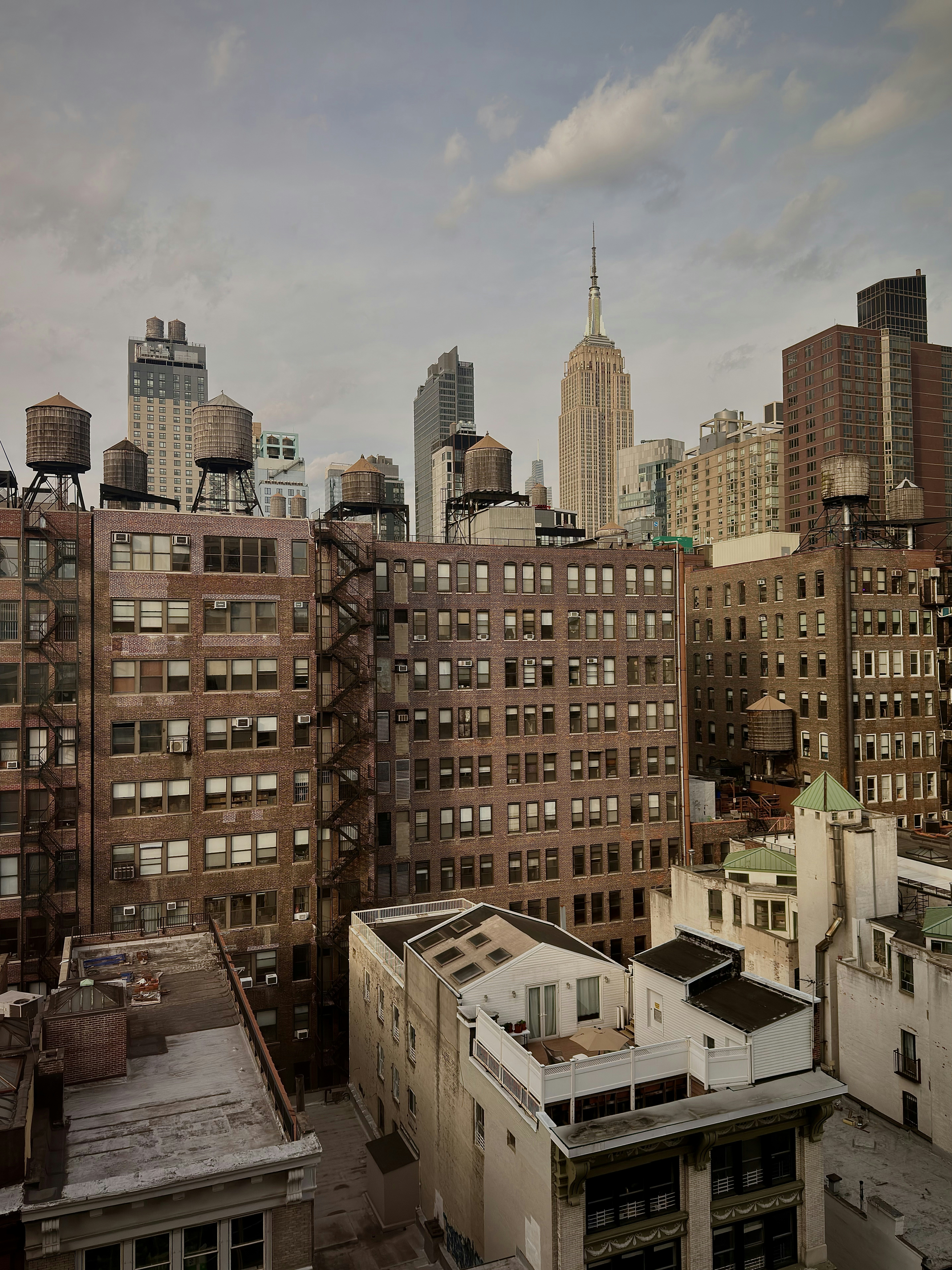 Empire State Building and New York skyline - Free Photo on Unsplash