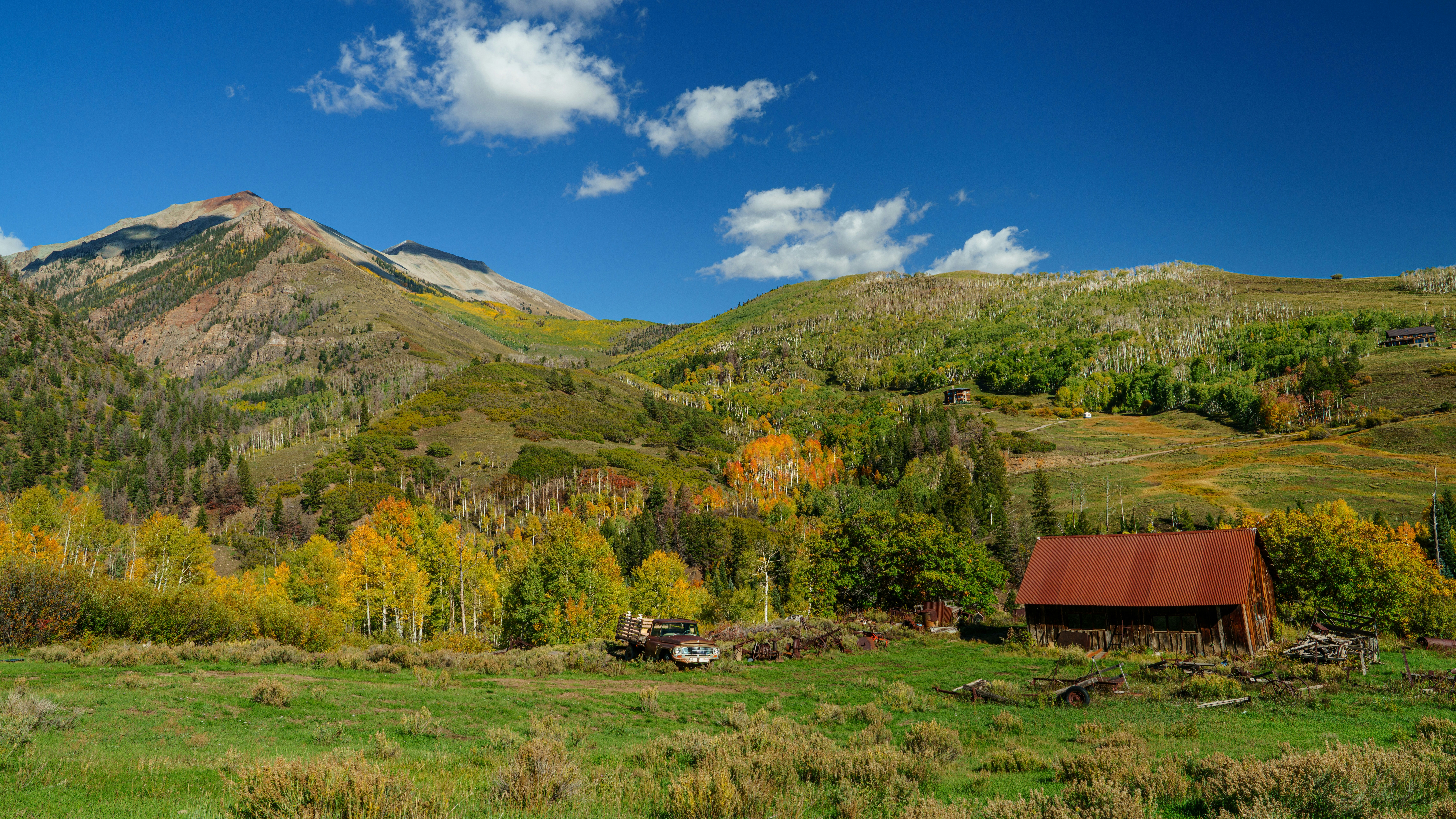Rustic barn and truck in autumn - Free Photo on Unsplash