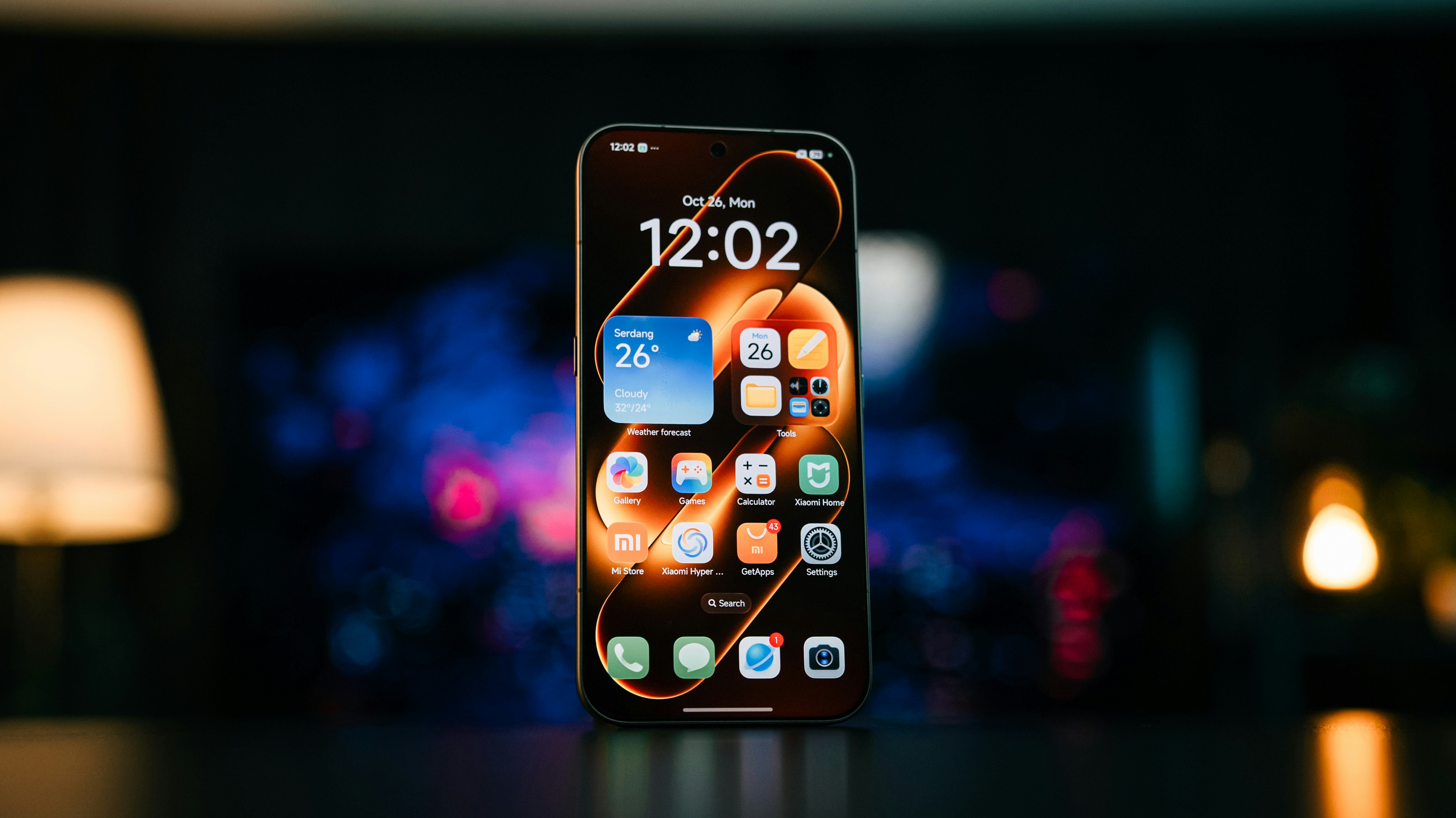 Smartphone with app icons on screen - Free Photo on Unsplash