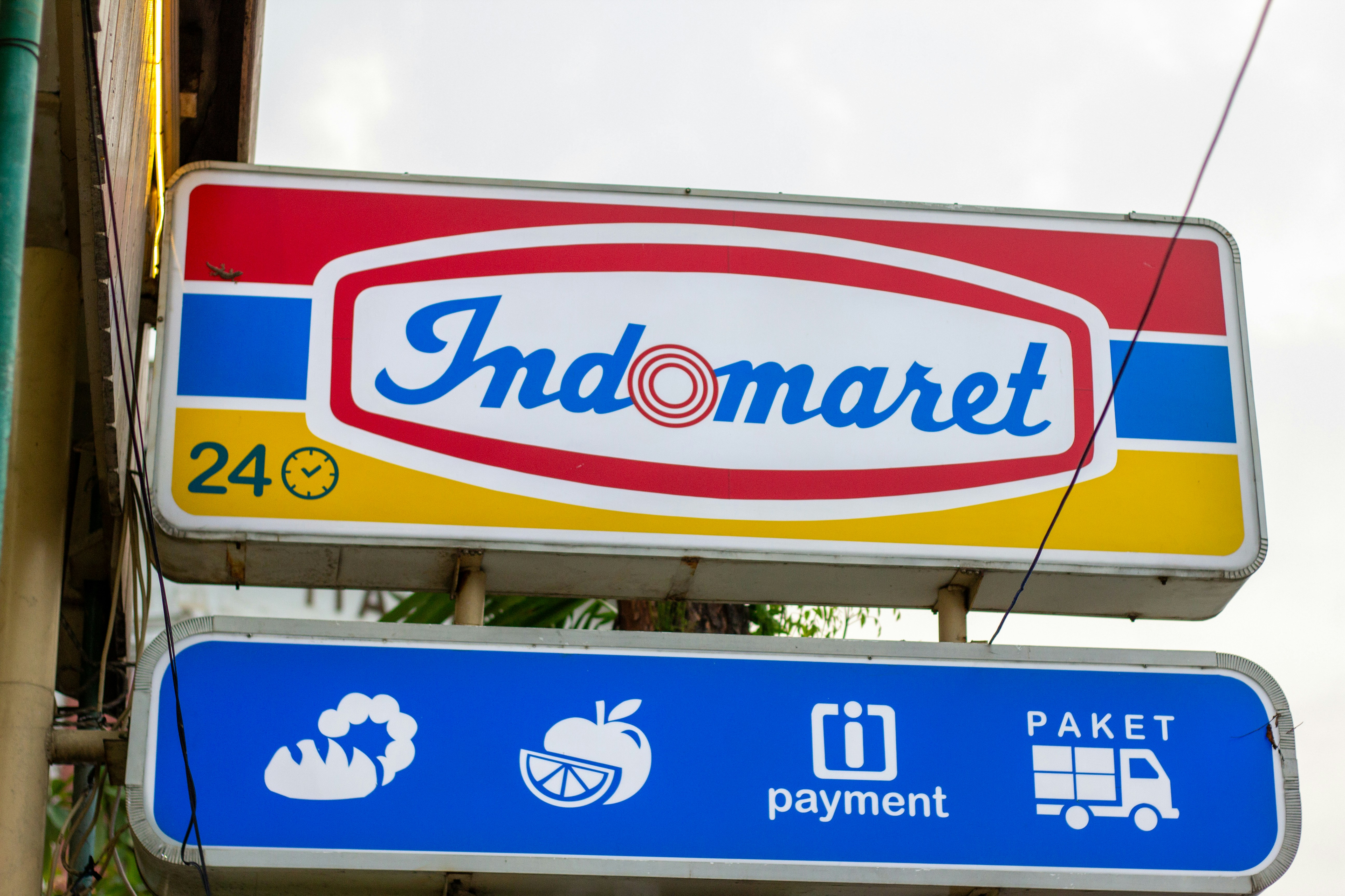 Indomaret convenience store signage - Free Photo on Unsplash