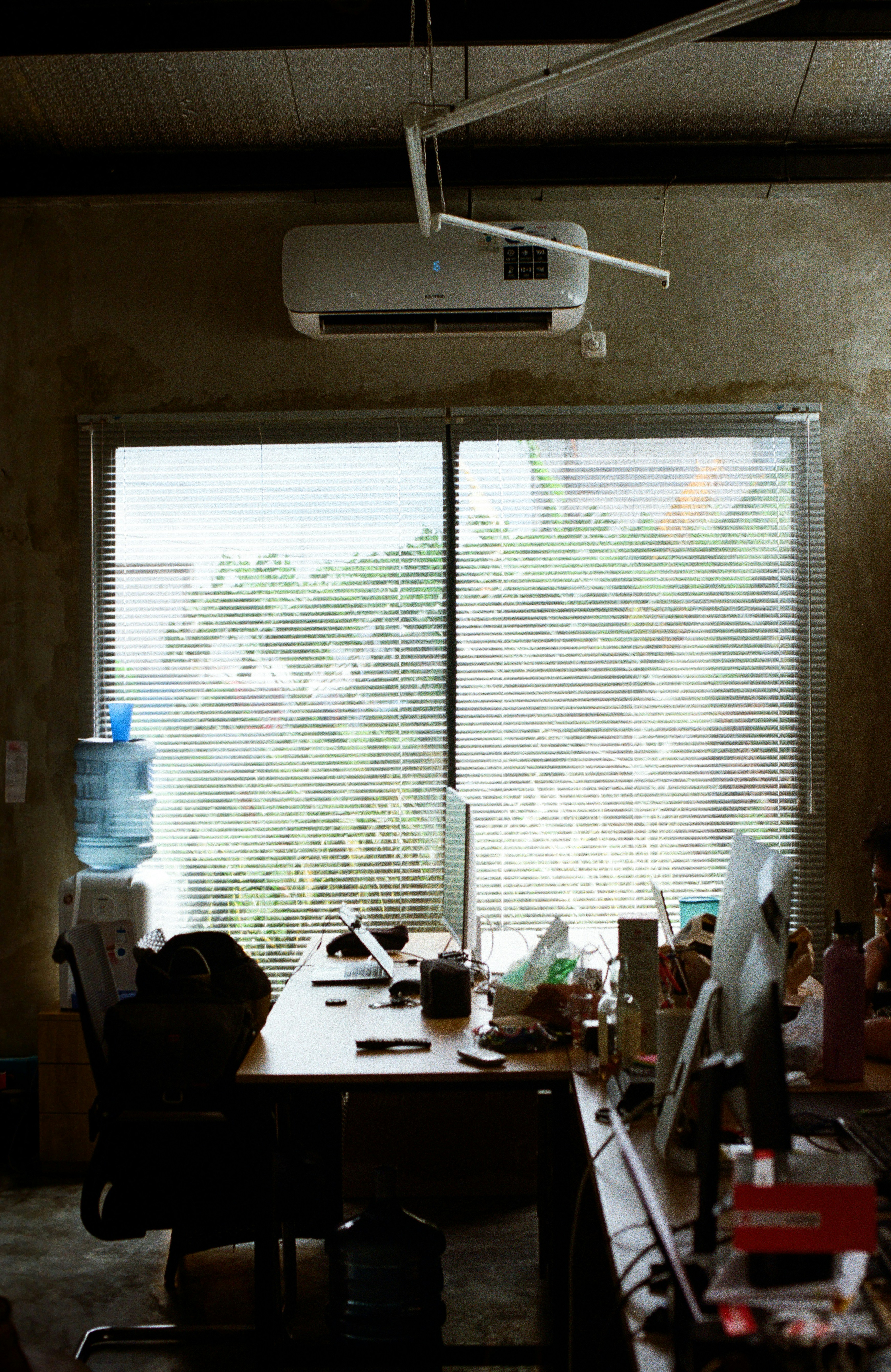 Cluttered office desk with computer equipment - Free Photo on Unsplash