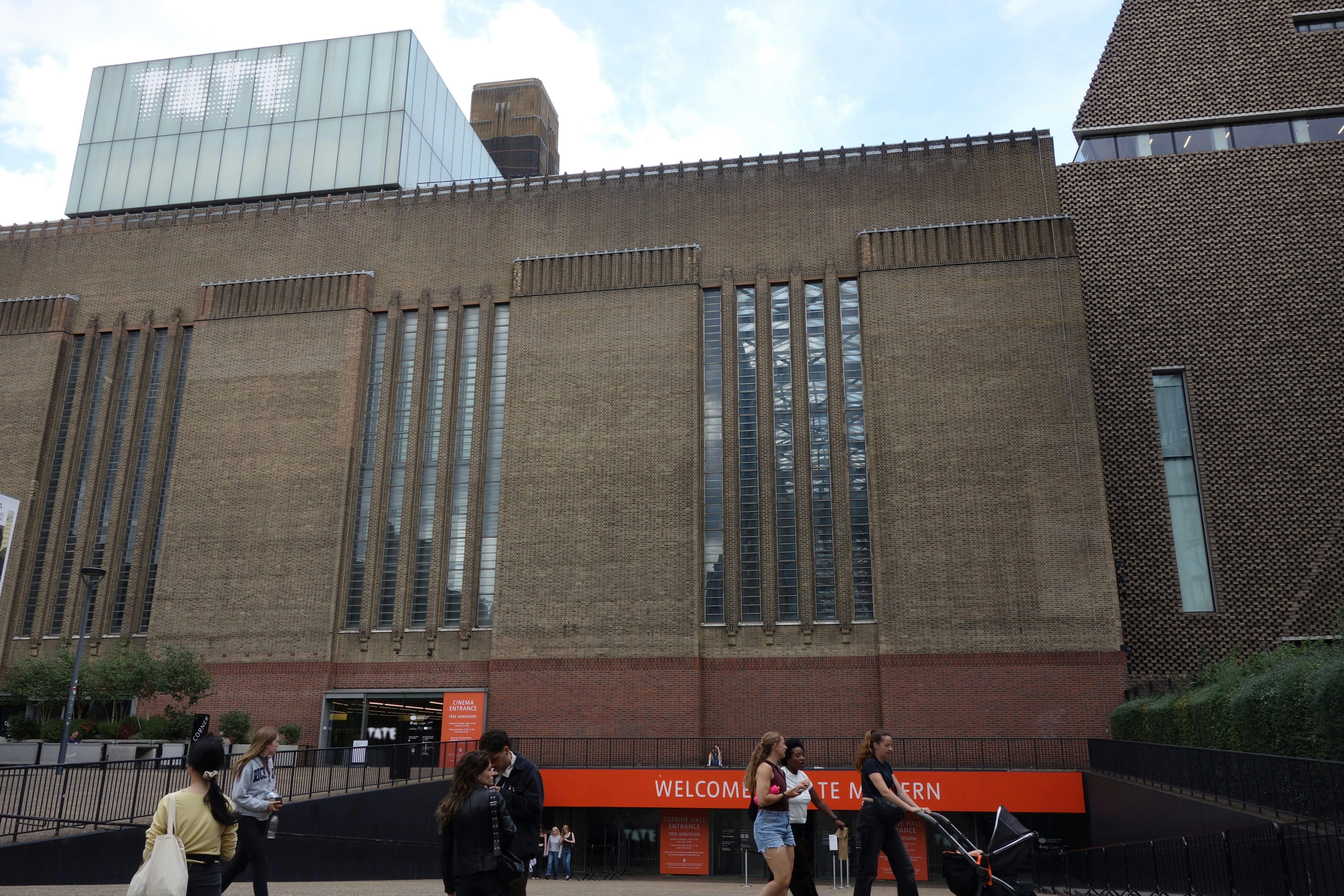 Entrée du musée Tate Modern à Londres - Photo gratuite sur Unsplash