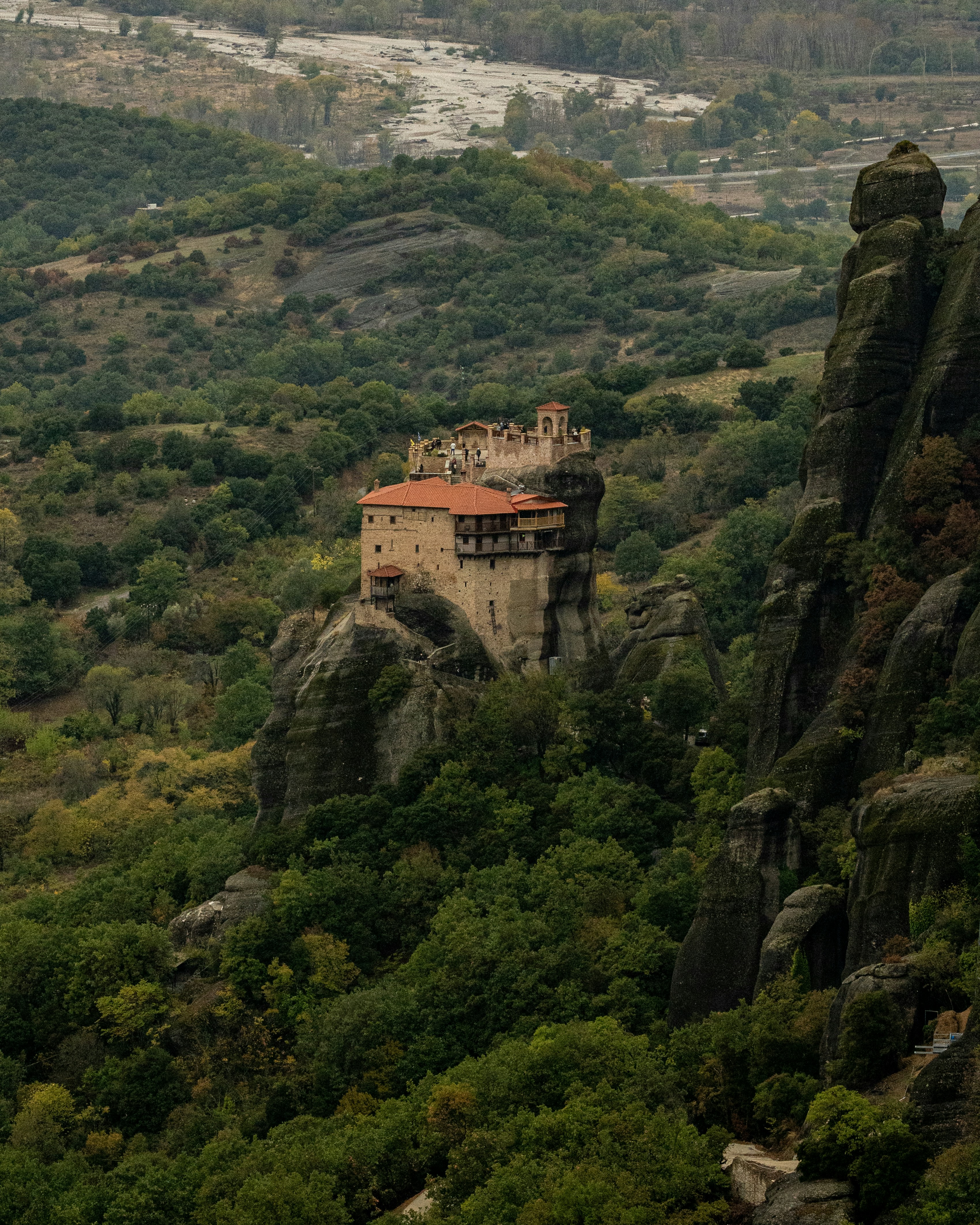 Monastery on rock formation in Meteora - Free Photo on Unsplash