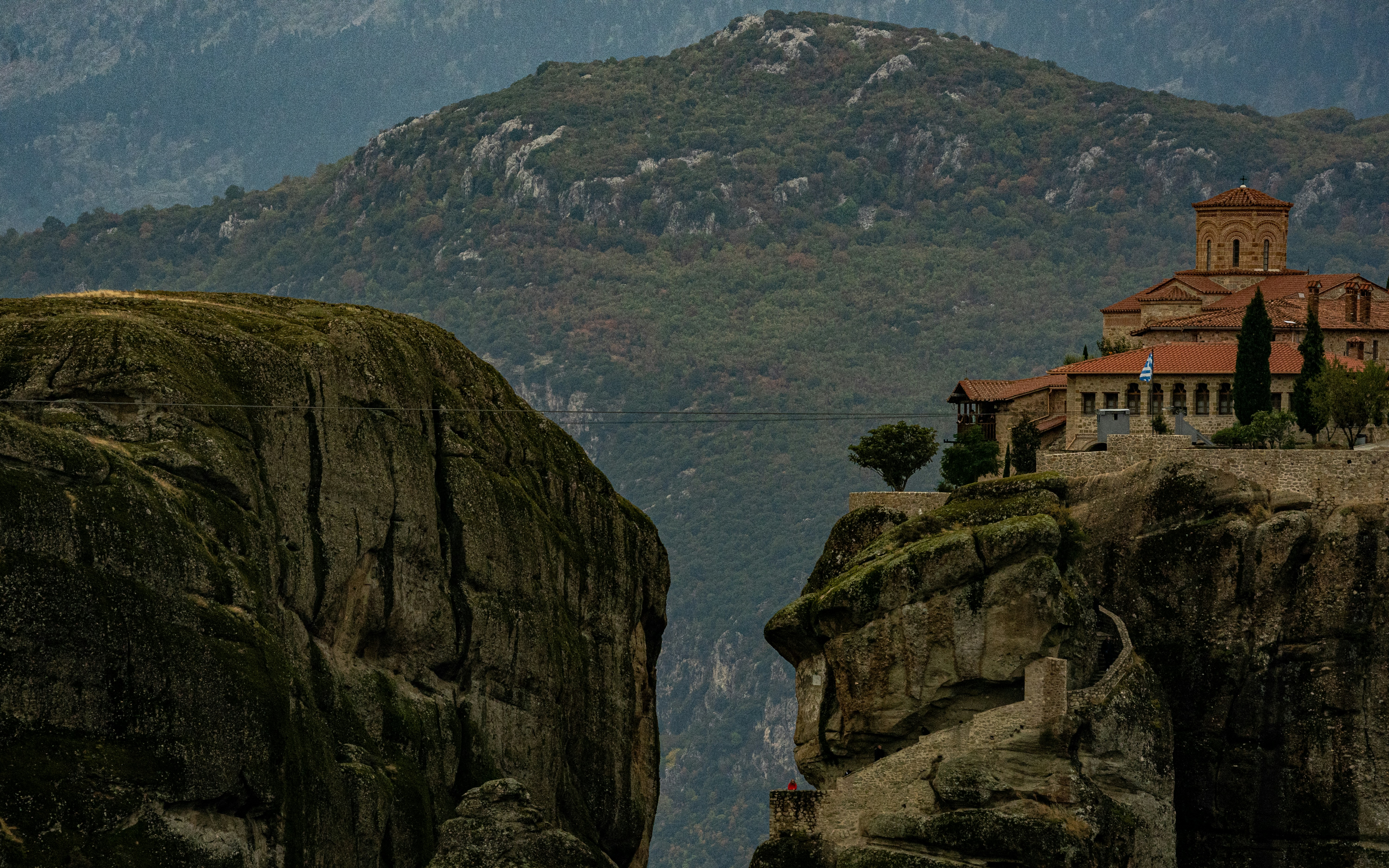 Rousanou monastery on rock in Meteora - Free Photo on Unsplash