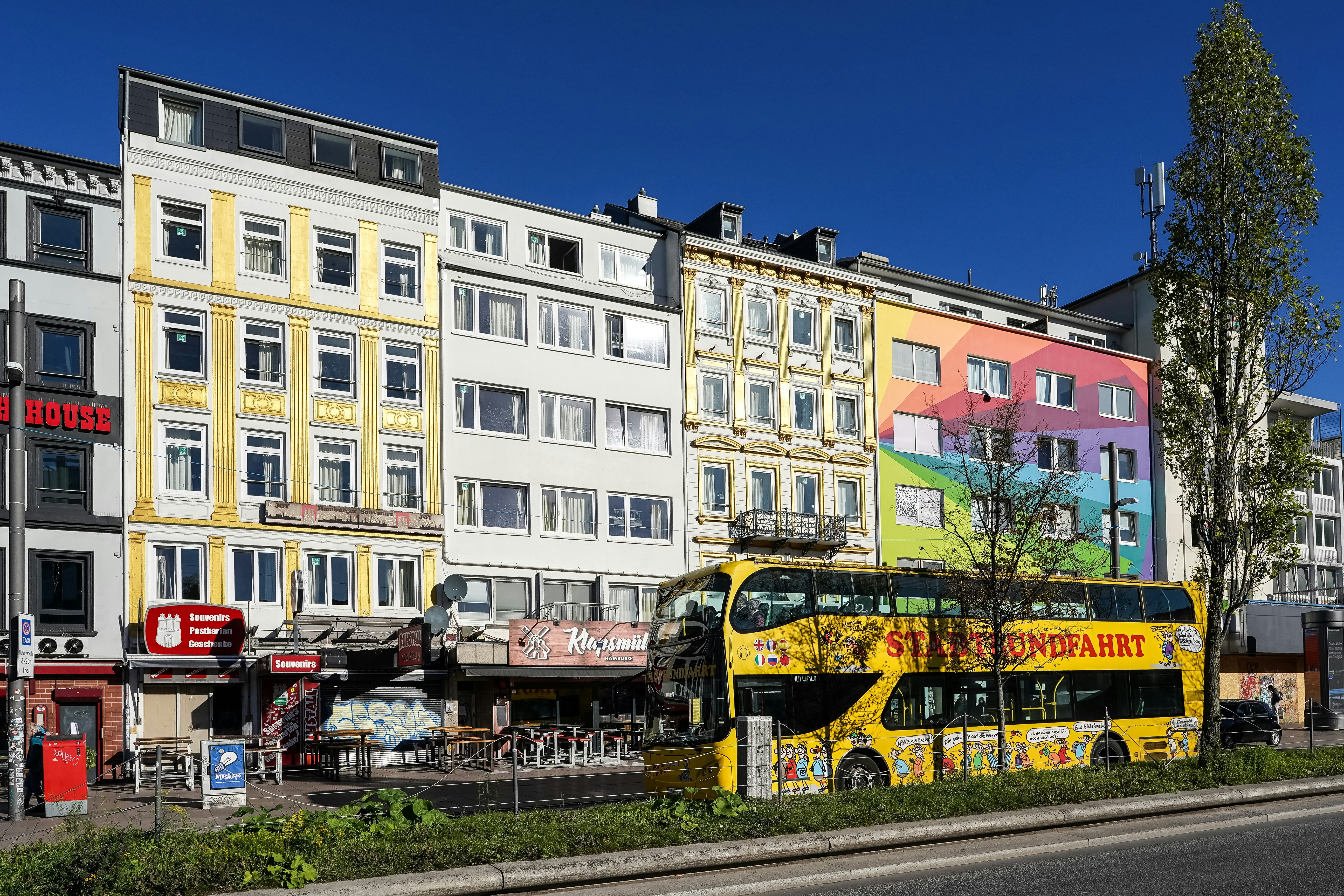 Sightseeing bus in Hamburg city center - Free Photo on Unsplash
