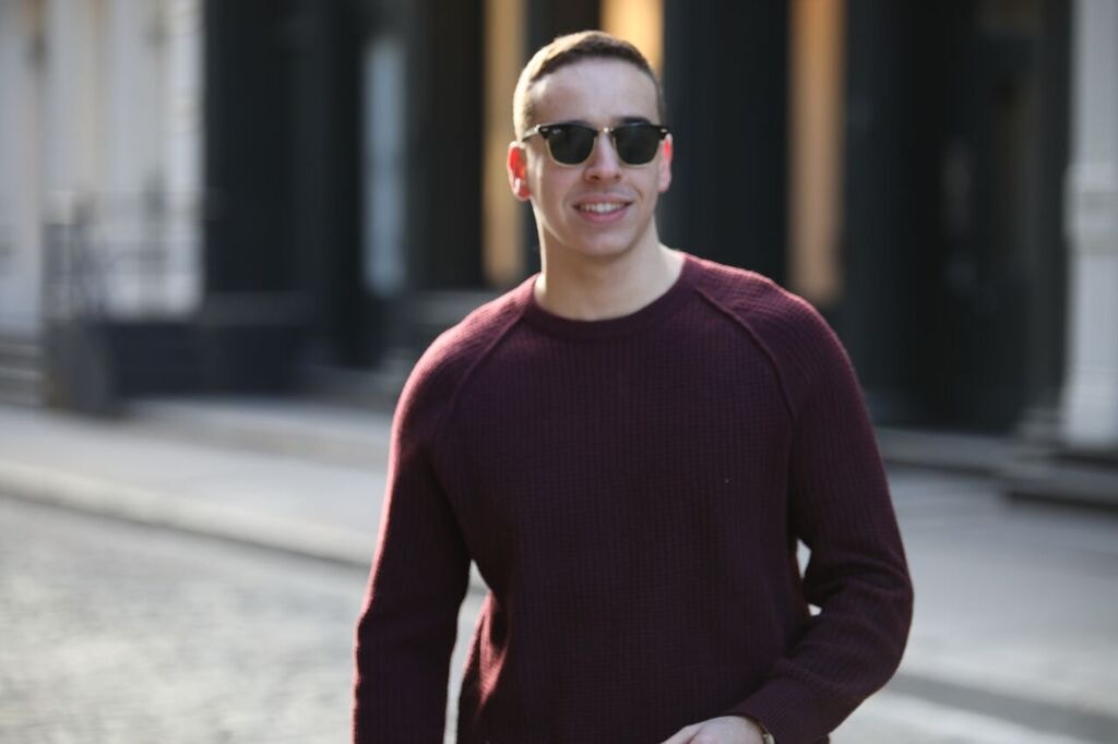 Ve al perfil de Zachary Shakked