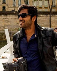 Zum Profil von Neil Dsouza