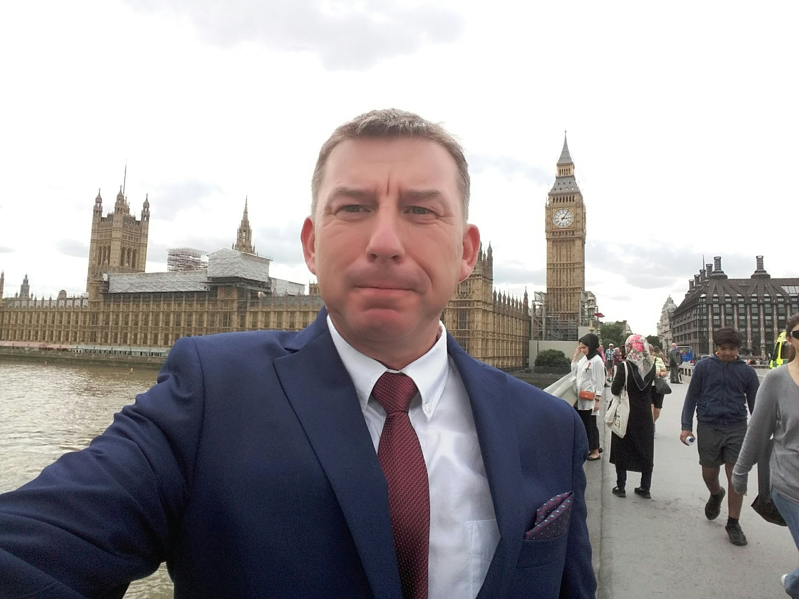 Charlie Hammond의 프로필로 이동