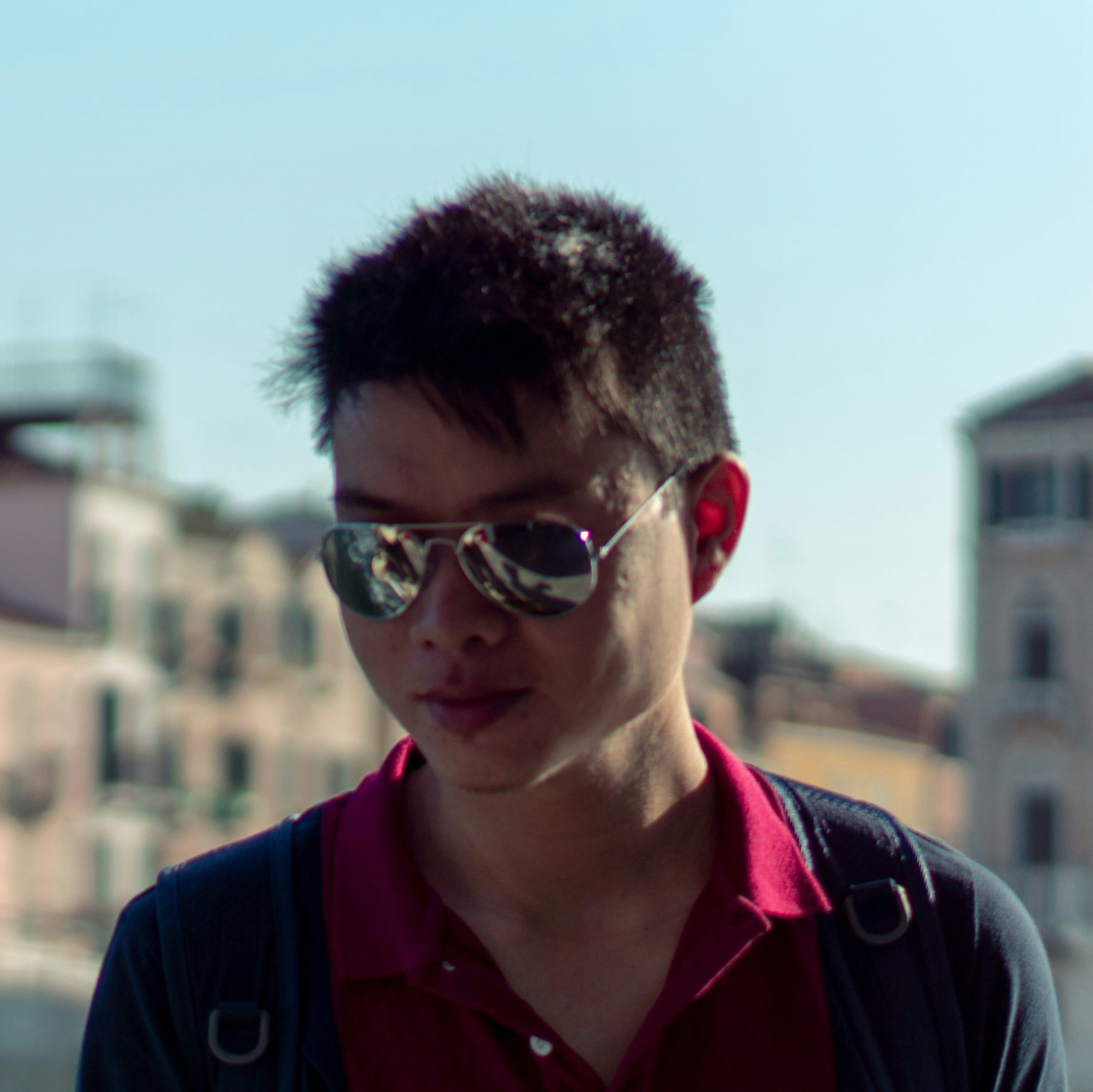 Zum Profil von Y Heng