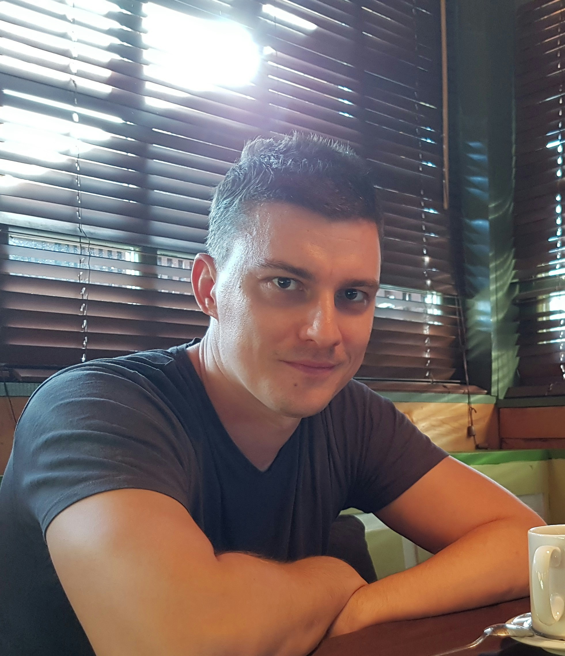 Zum Profil von Dušan Davidov