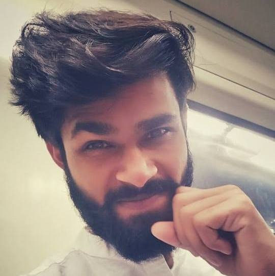 Ve al perfil de Lakshya Solanki