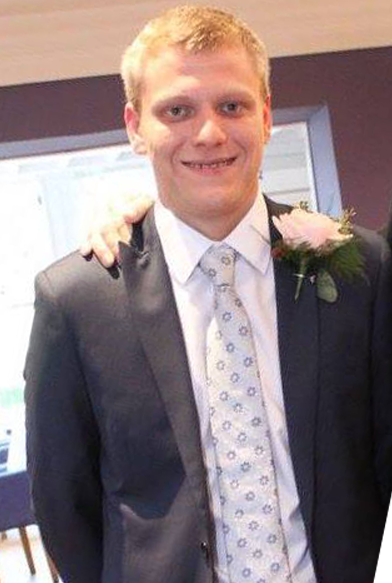 Ir para o perfil de simon wood