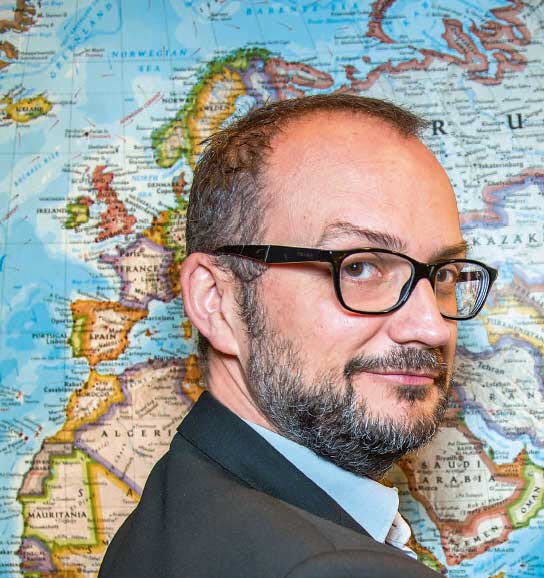 Ve al perfil de Clemente Corona