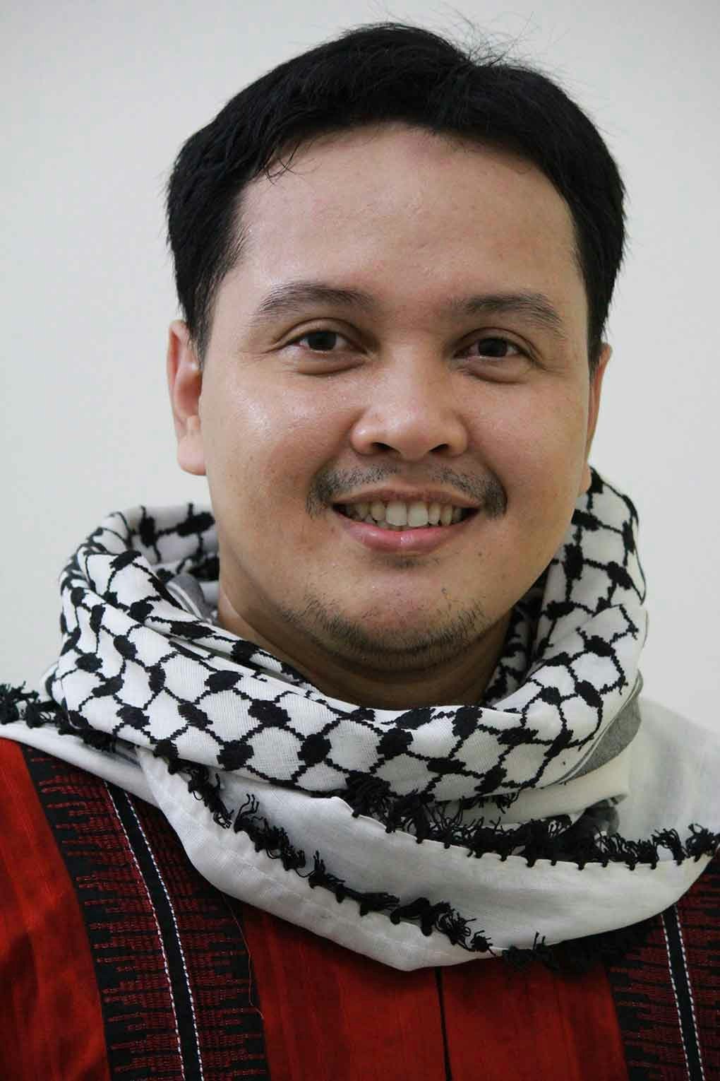 Go to Rozak Isal's profile