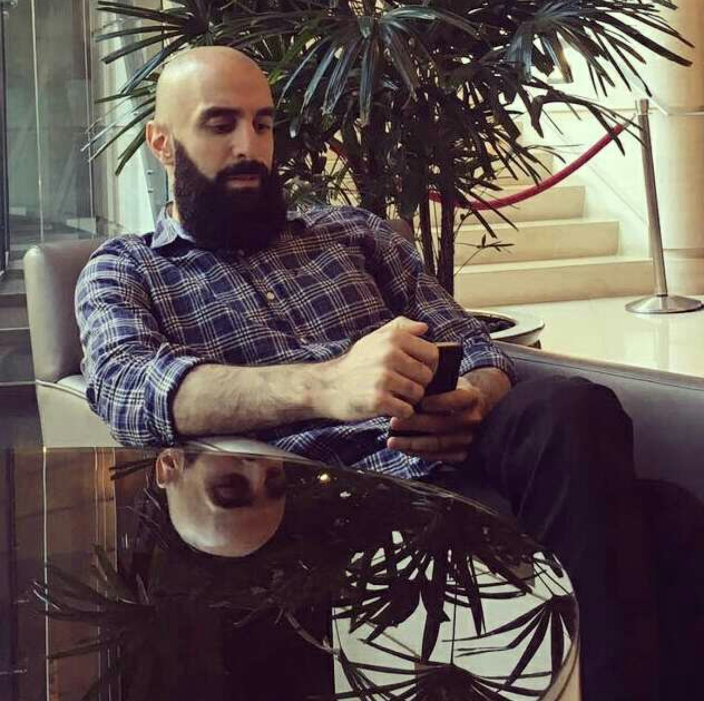 Accéder au profil de A B