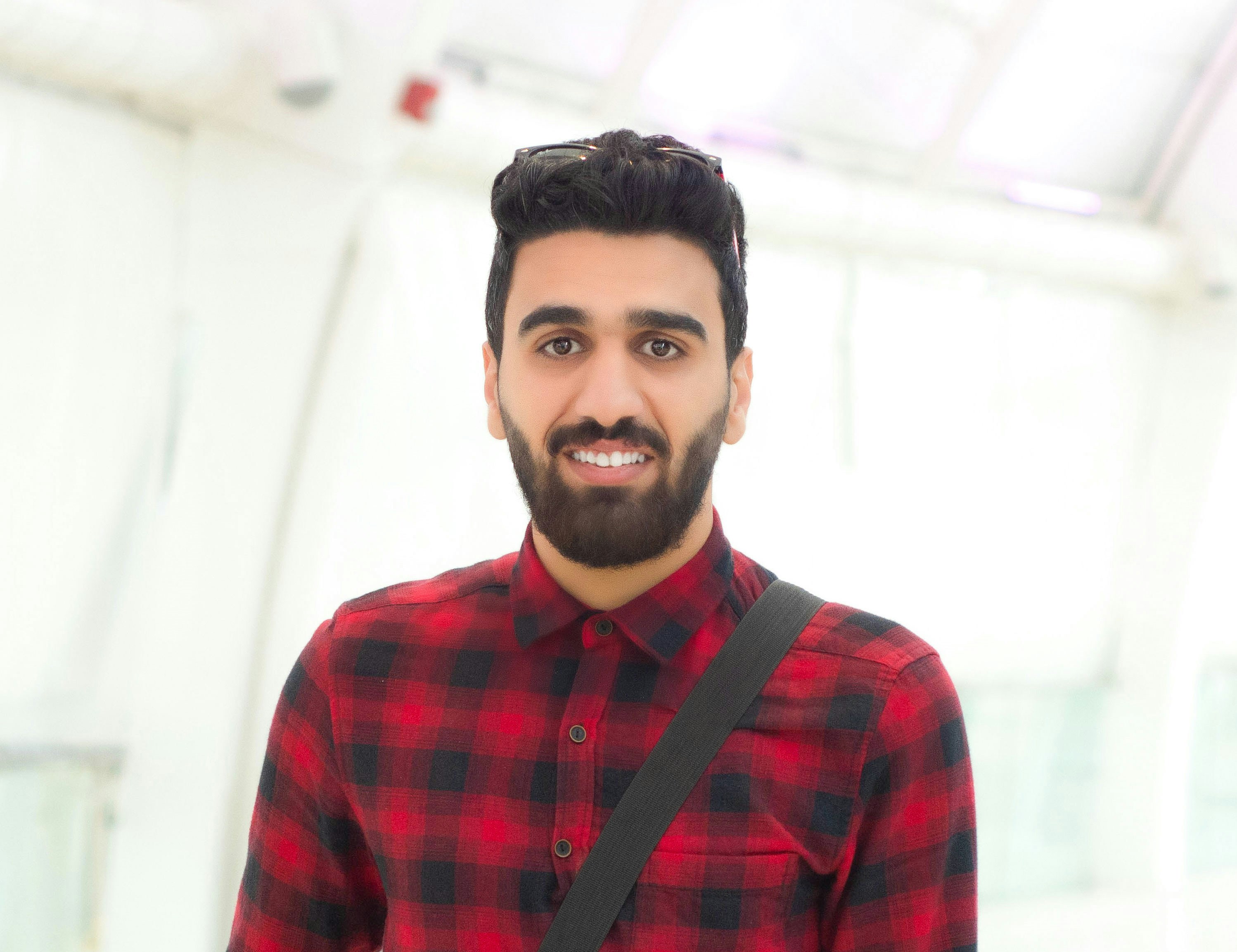 Ve al perfil de Hisham Zayadneh