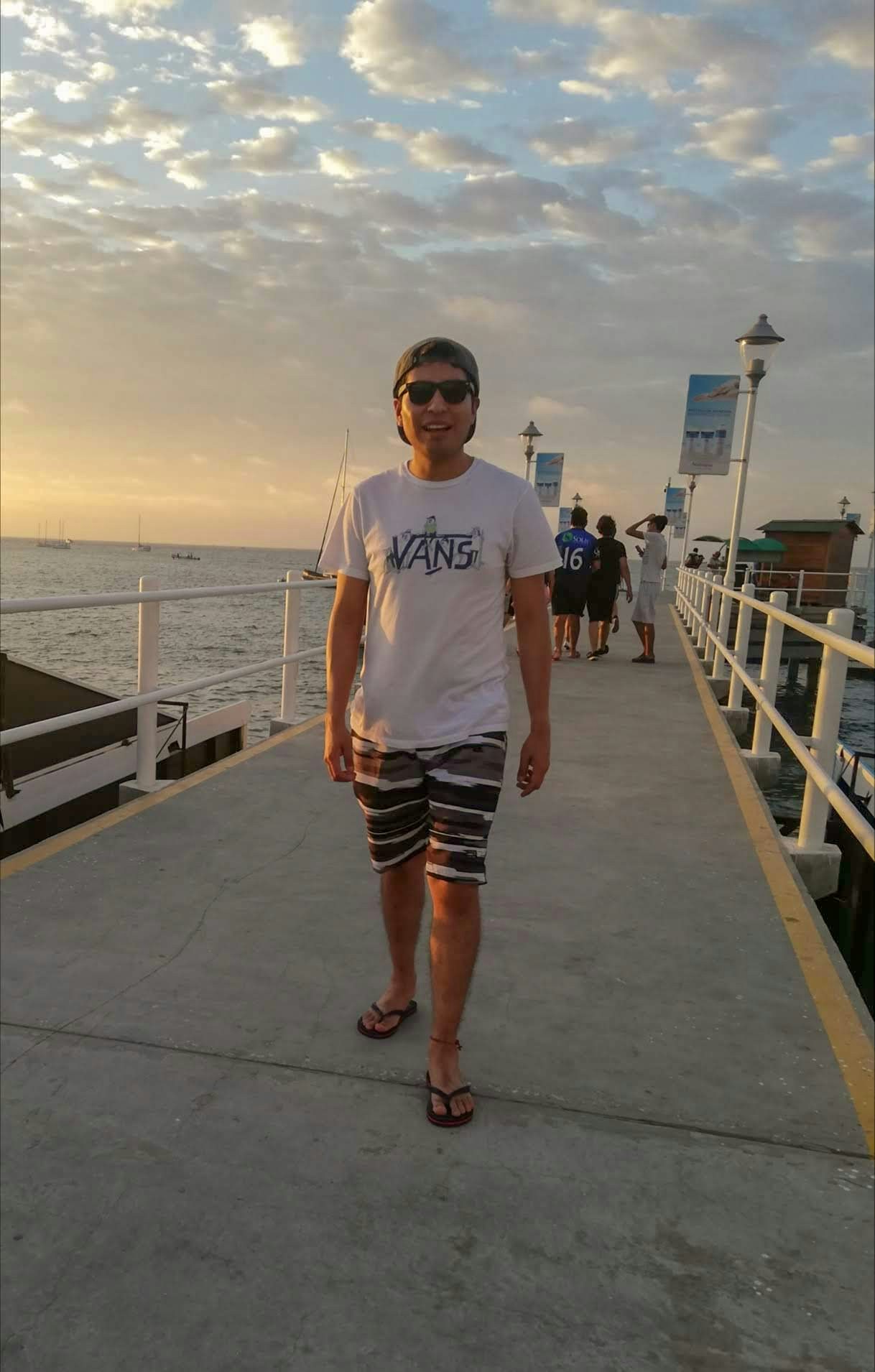 Buka profil Alex