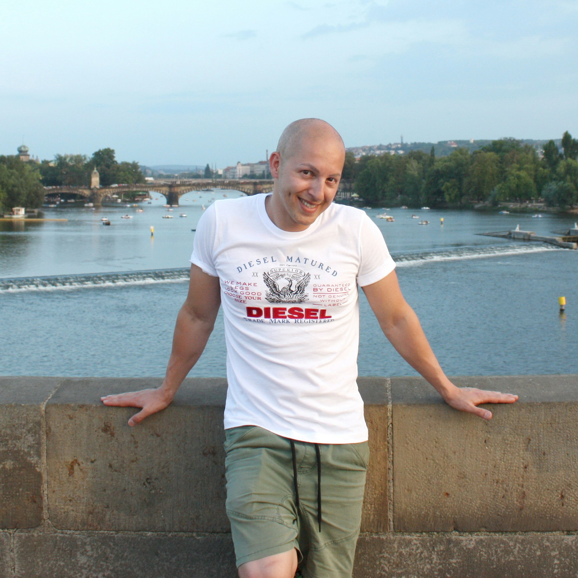 Sal Ghのプロフィールを見る